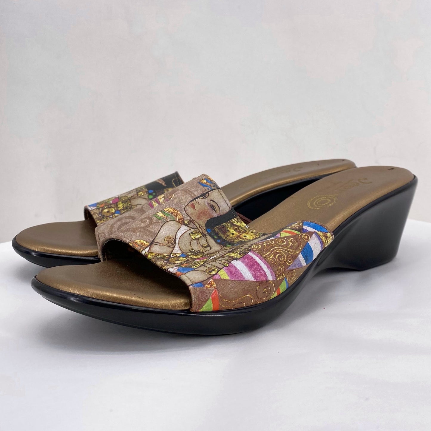 GOLD W Shoe Size 8 ICON Sandals