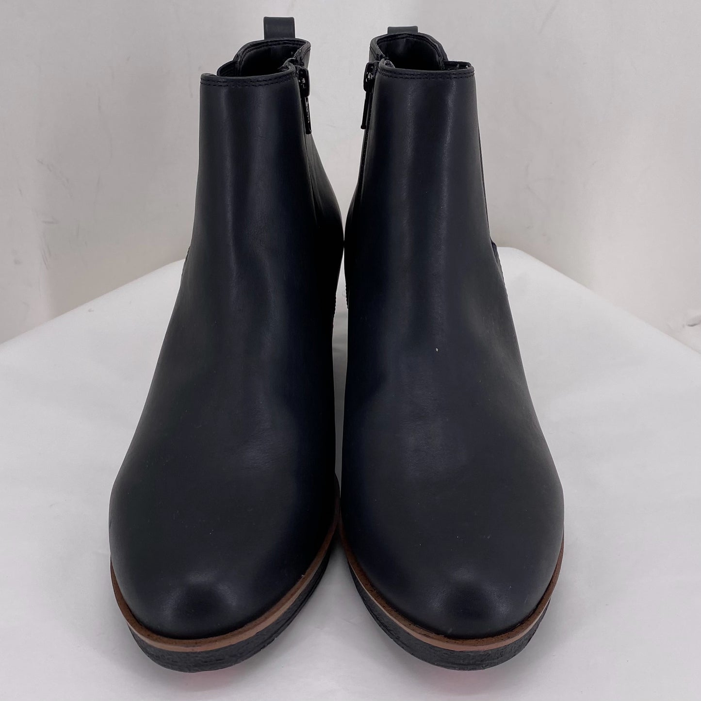 Black W Shoe Size 9 AEROSOLES shooties/booties