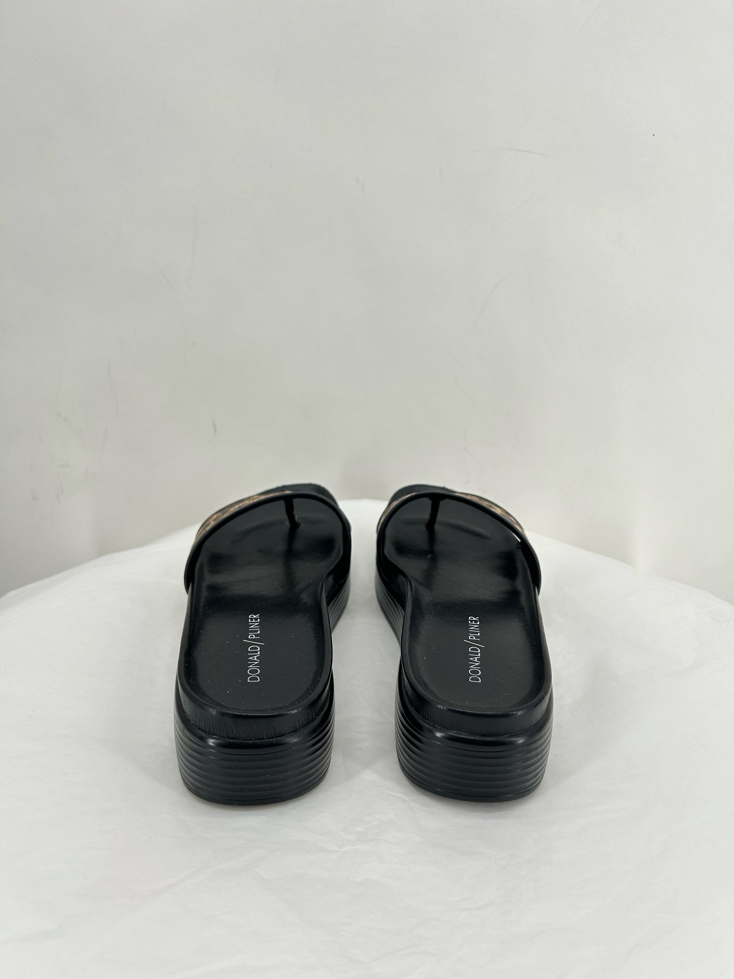 BLACK/TAN W Shoe Size 8 DONALD J PLINER Sandals