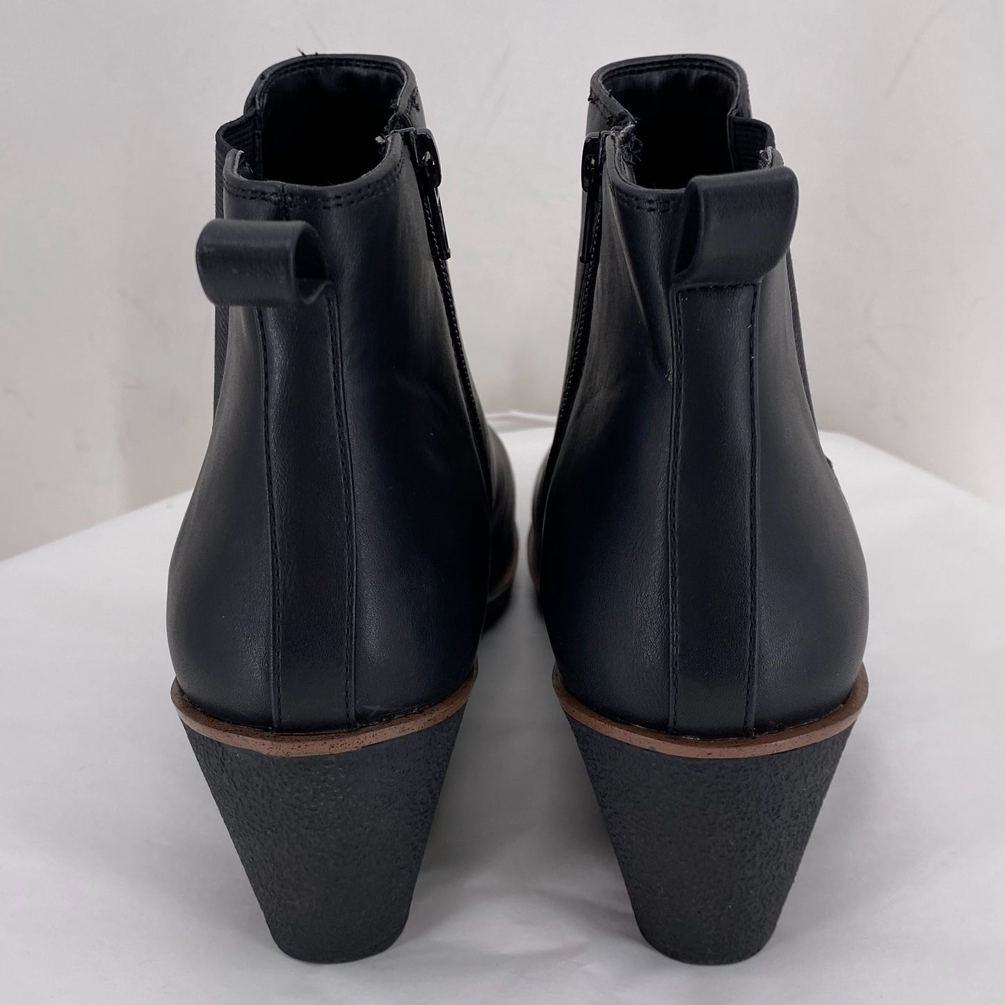Black W Shoe Size 9 AEROSOLES shooties/booties