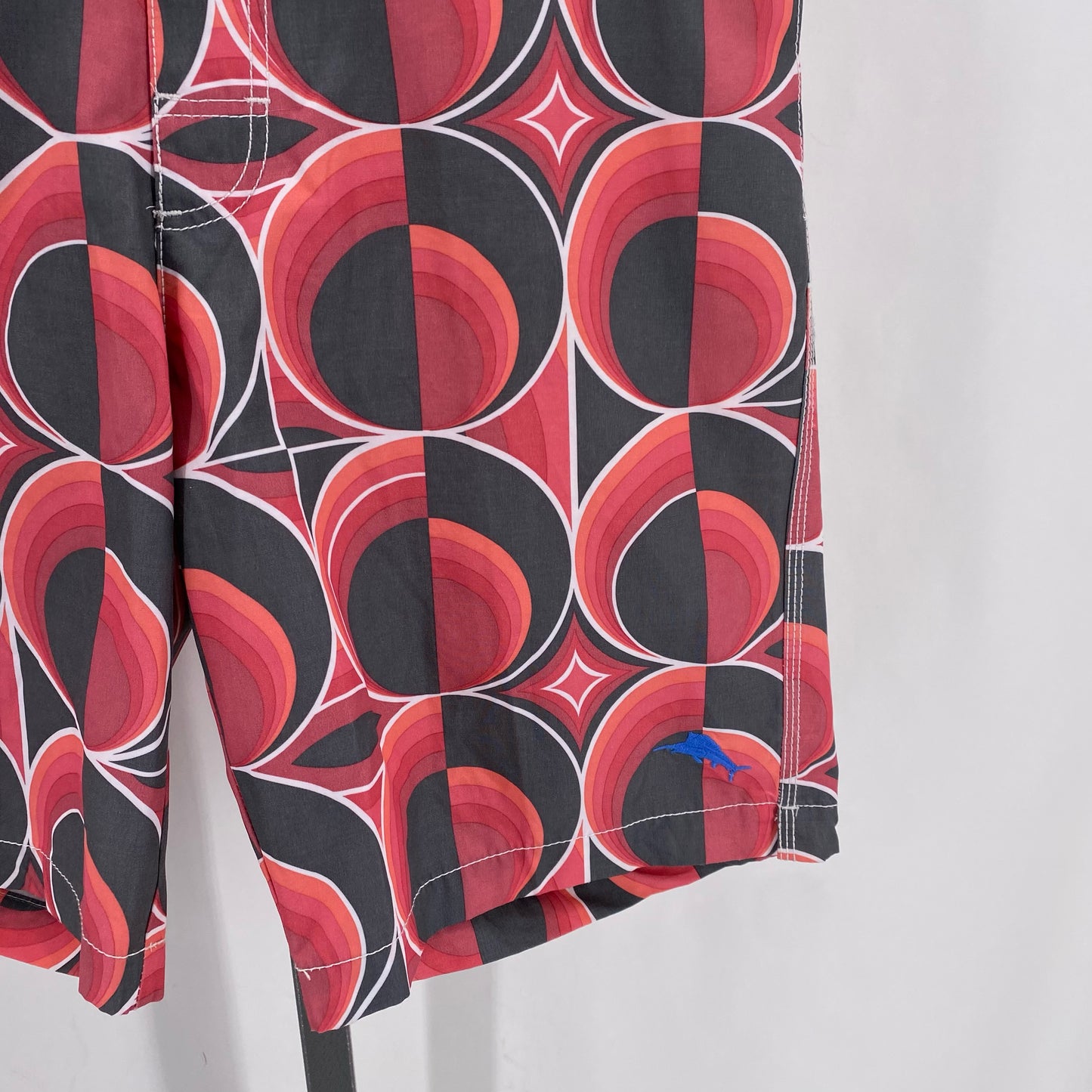 BLACK/RED Size M TOMMY BAHAMA Men's Apparel