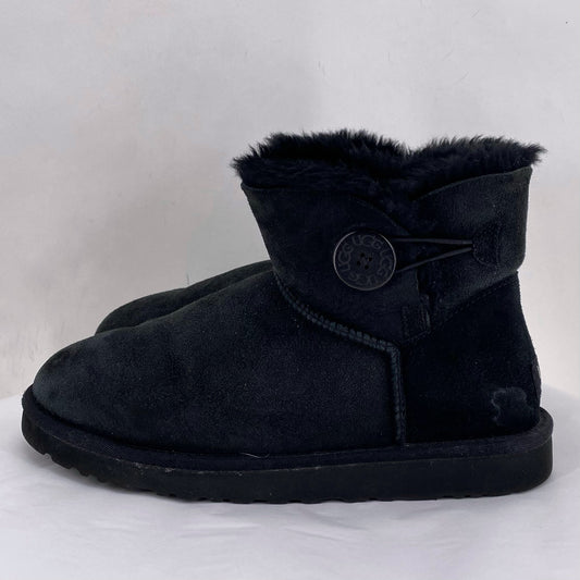 Black W Shoe Size 9 UGG Boots