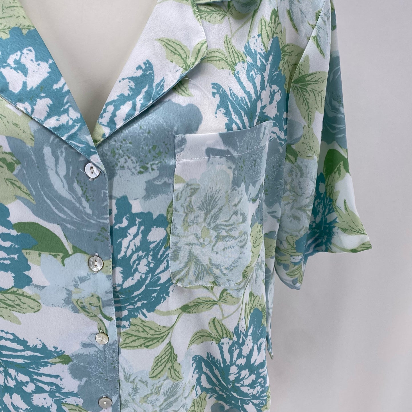 Size M JOIE FLOWERS Shirt