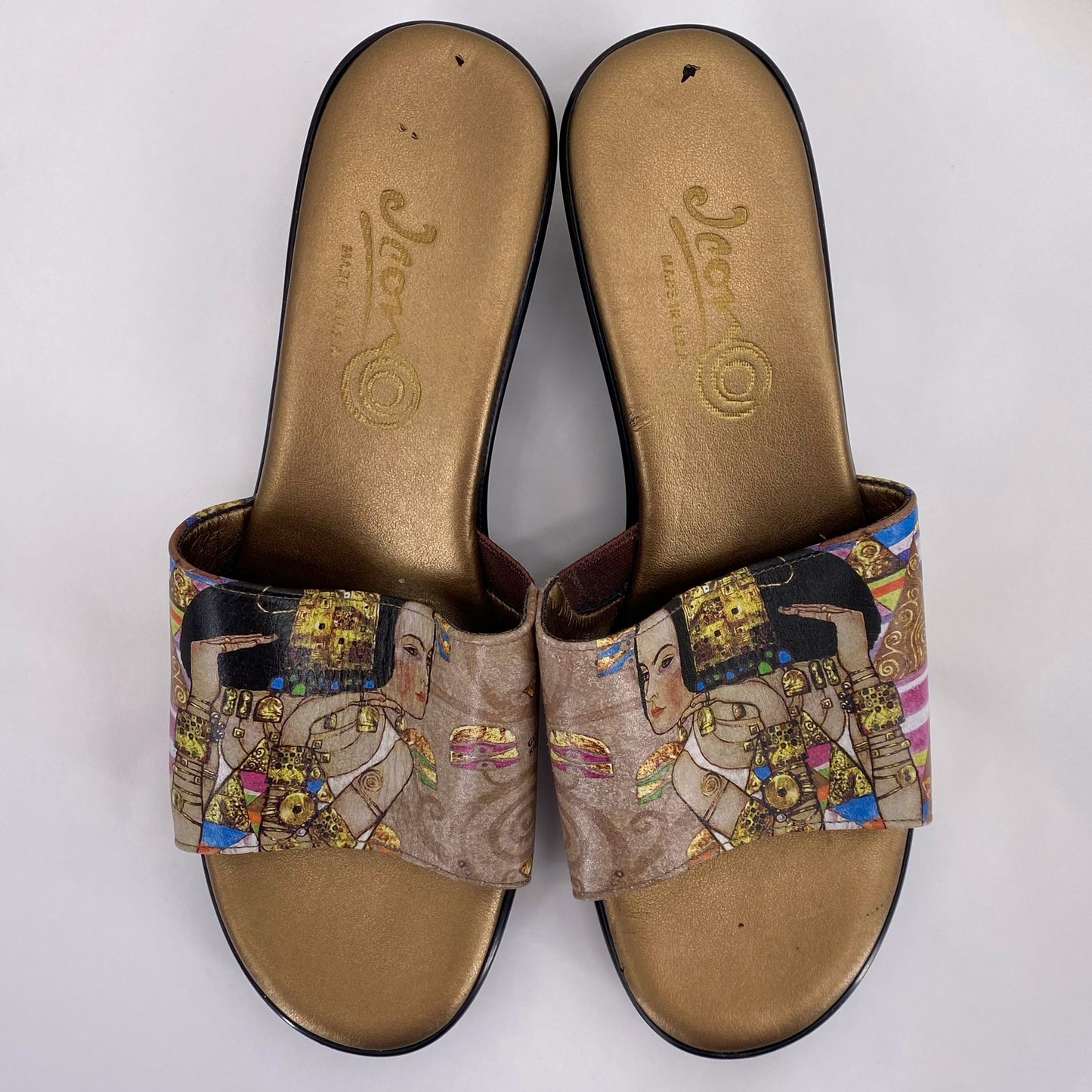 GOLD W Shoe Size 8 ICON Sandals