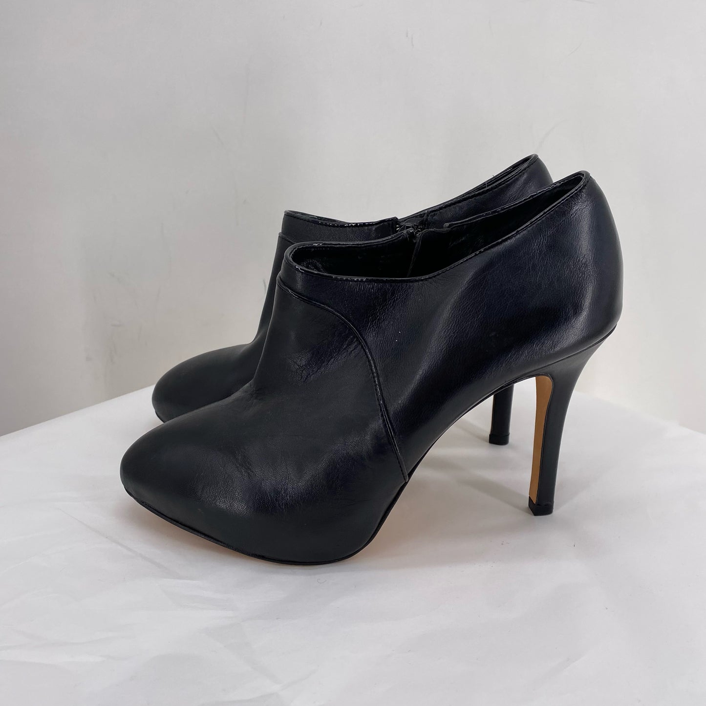 Black W Shoe Size 8.5 ANTONIO MELANI shooties/booties