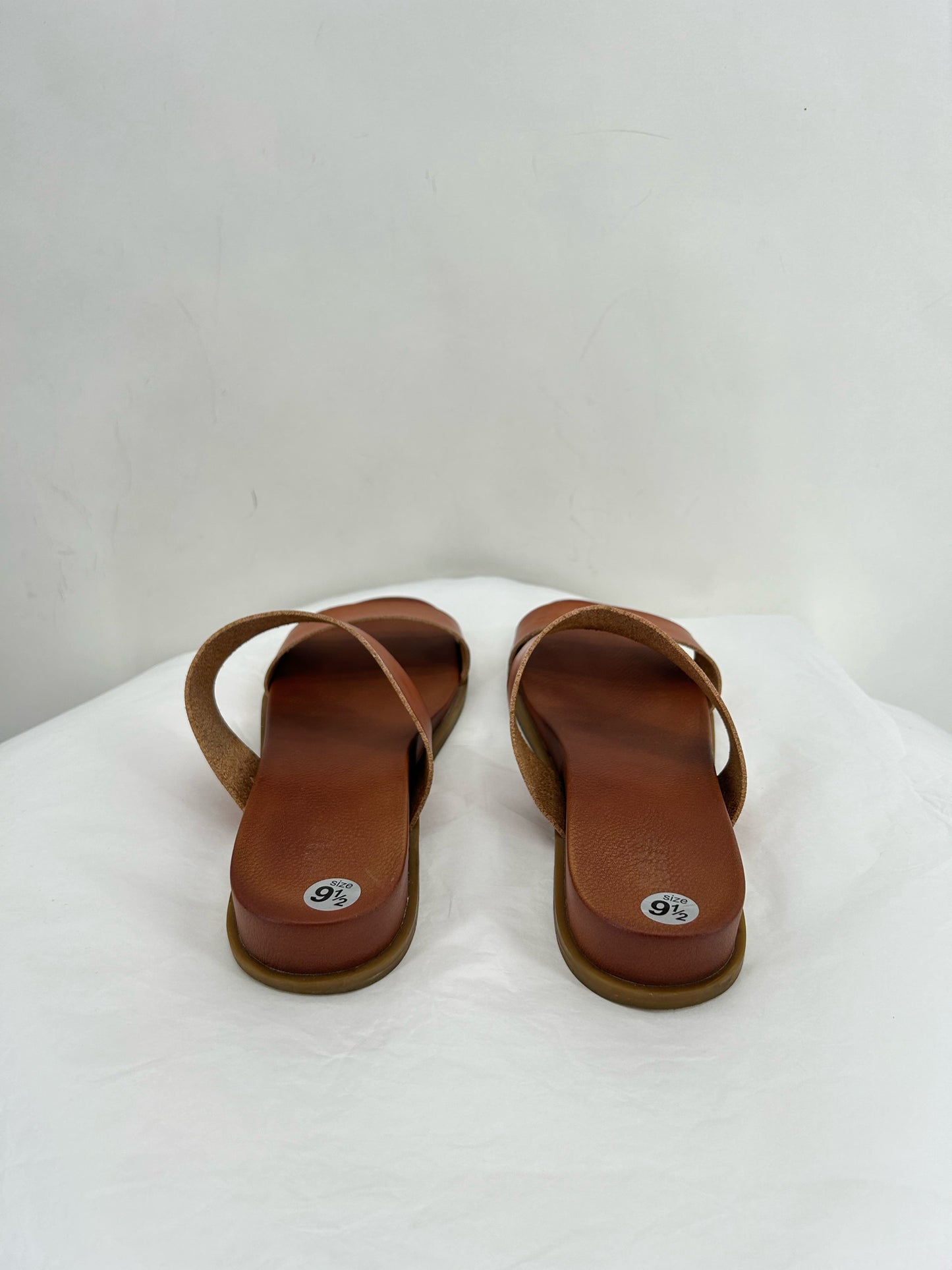 BROWN W Shoe Size 9.5 MIA Sandals