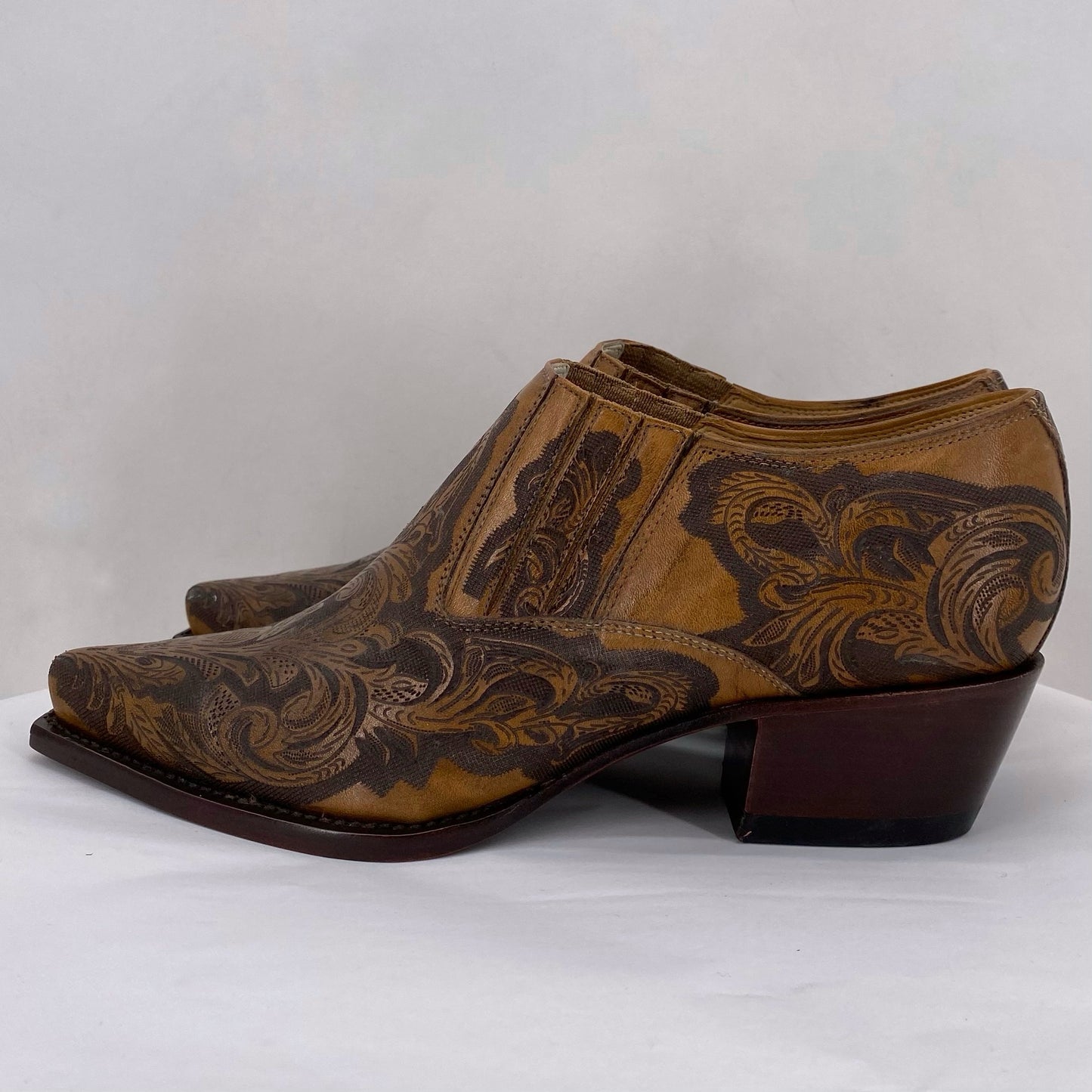 Camel W Shoe Size 7 CHARLIE HORSE shooties/booties