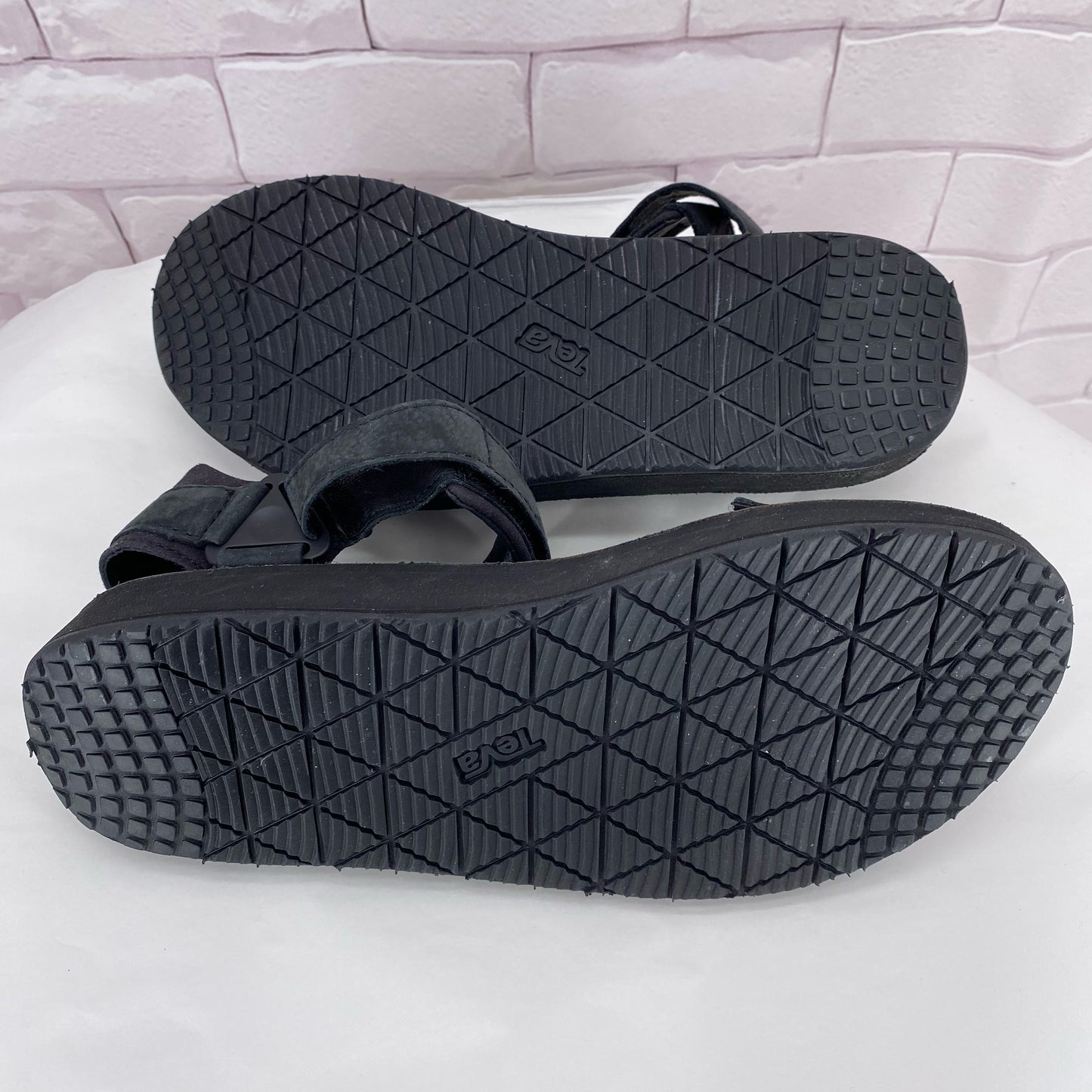 Black W Shoe Size 8 TEVA Sandals