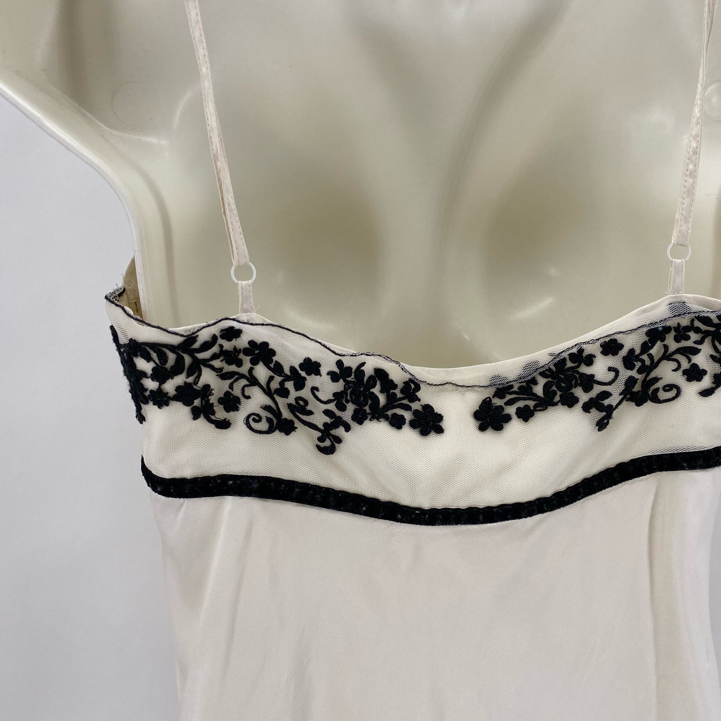 Size M WHITE HOUSE BLACK Silk Camisole