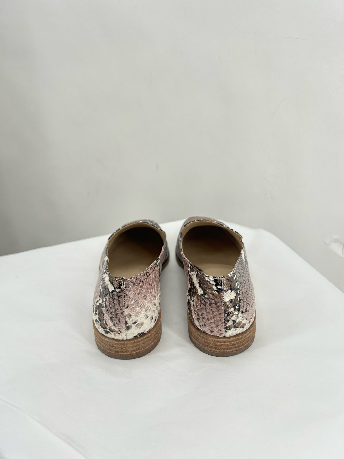 BROWN W Shoe Size 7 VINCE CAMUTO Loafer