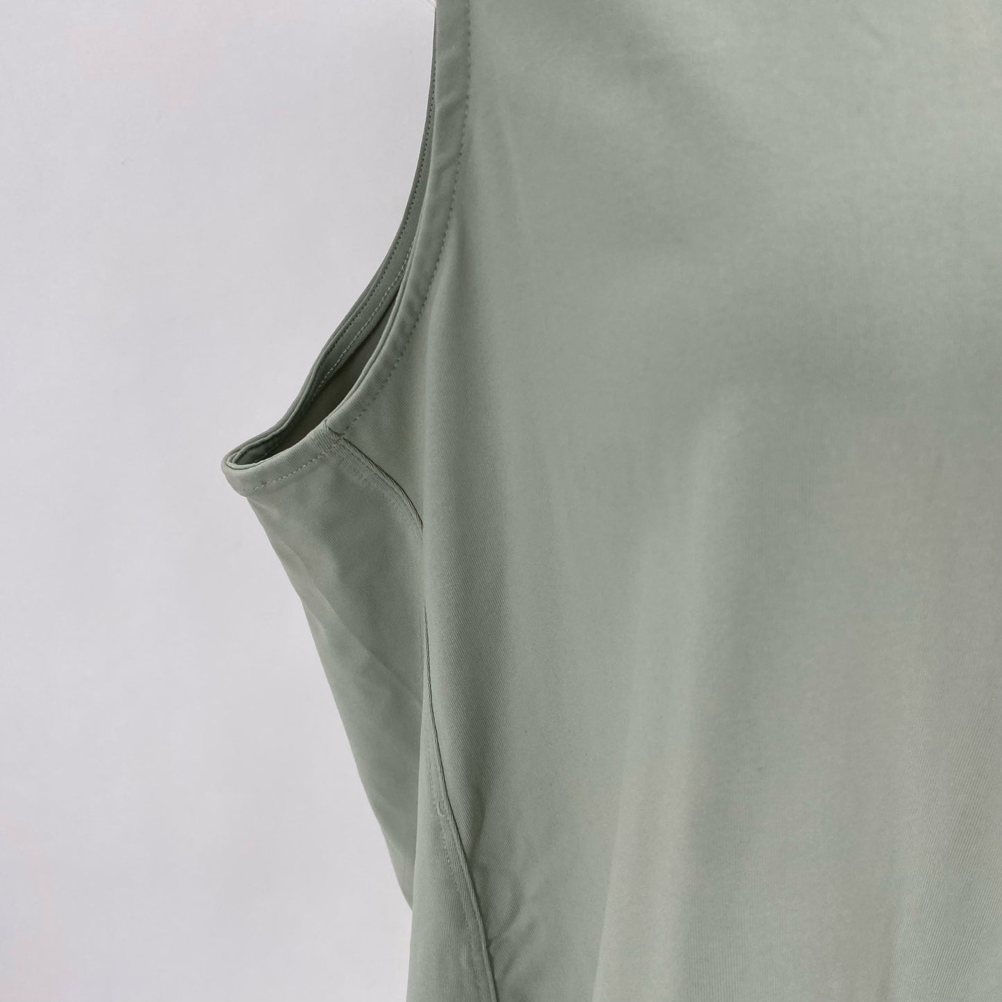 Size L LULULEMON Athletic Wear