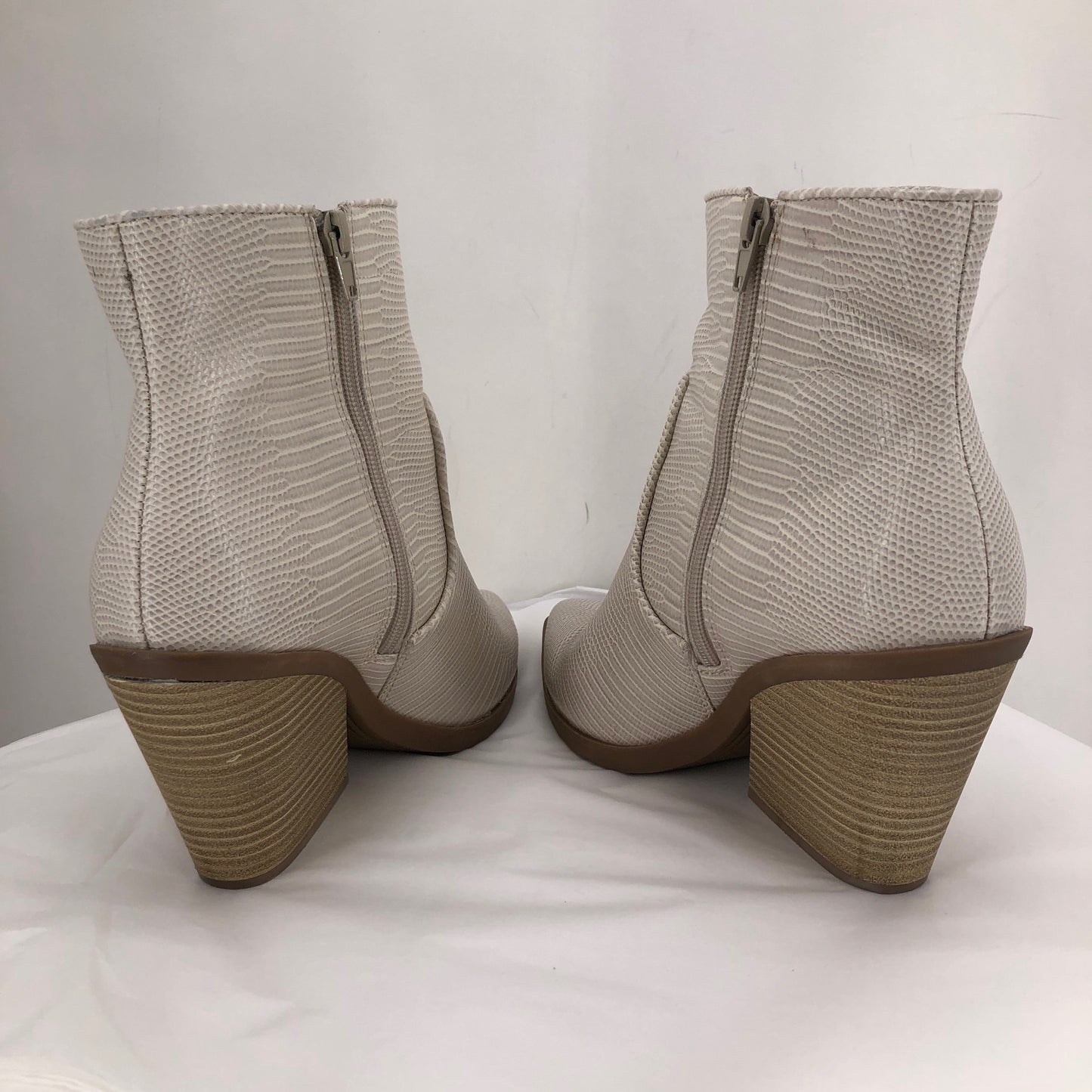 Cream W Shoe Size 10 EXPRESS Boots