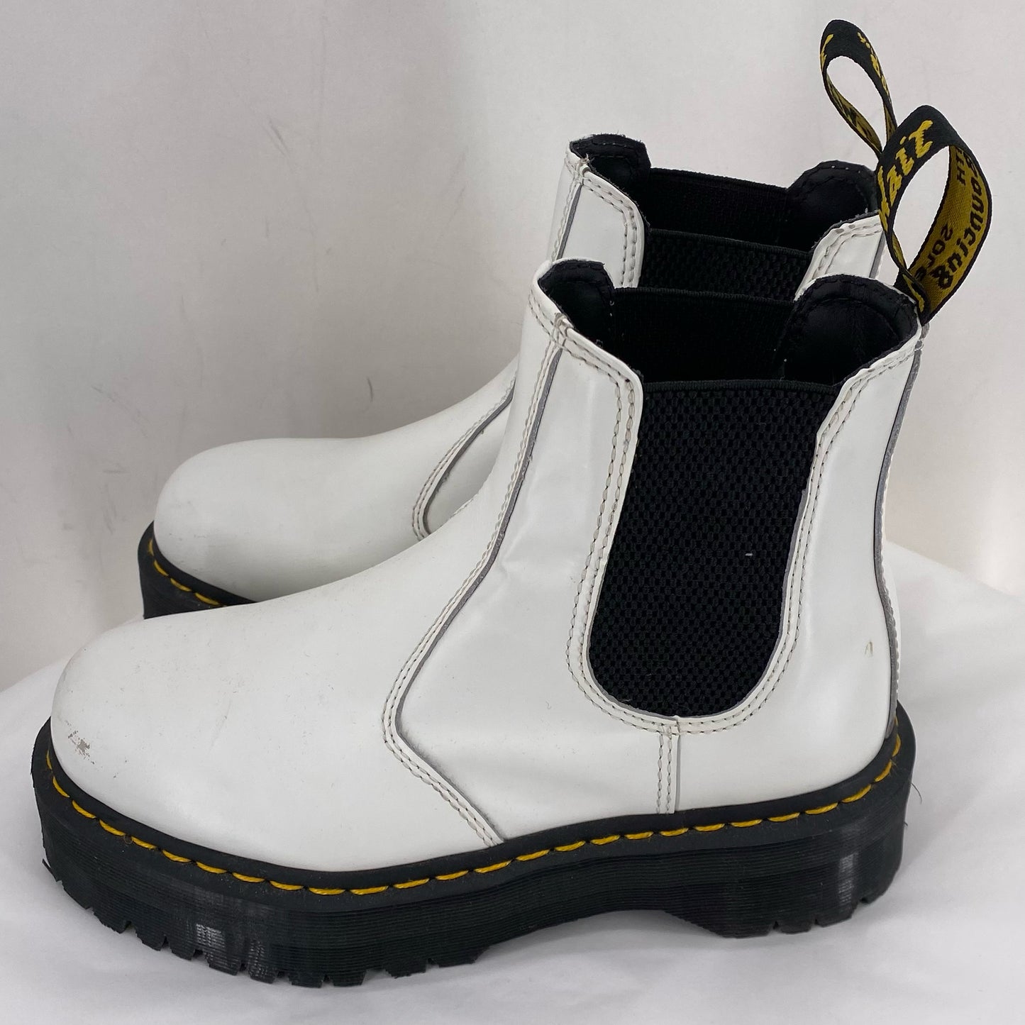 White W Shoe Size 8 DR. MARTENS Boots