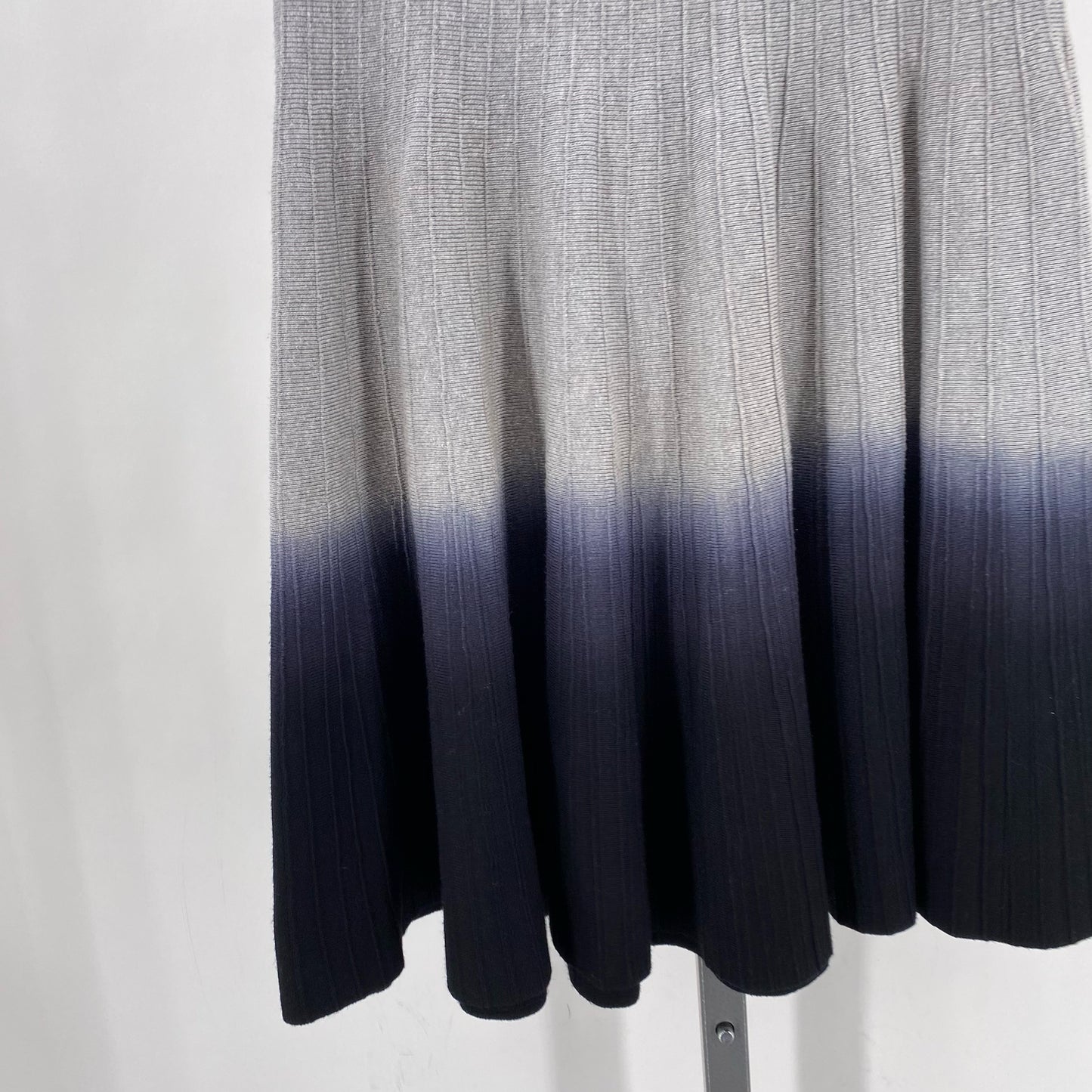 Size M CARMEN MARC VALVO Skirt