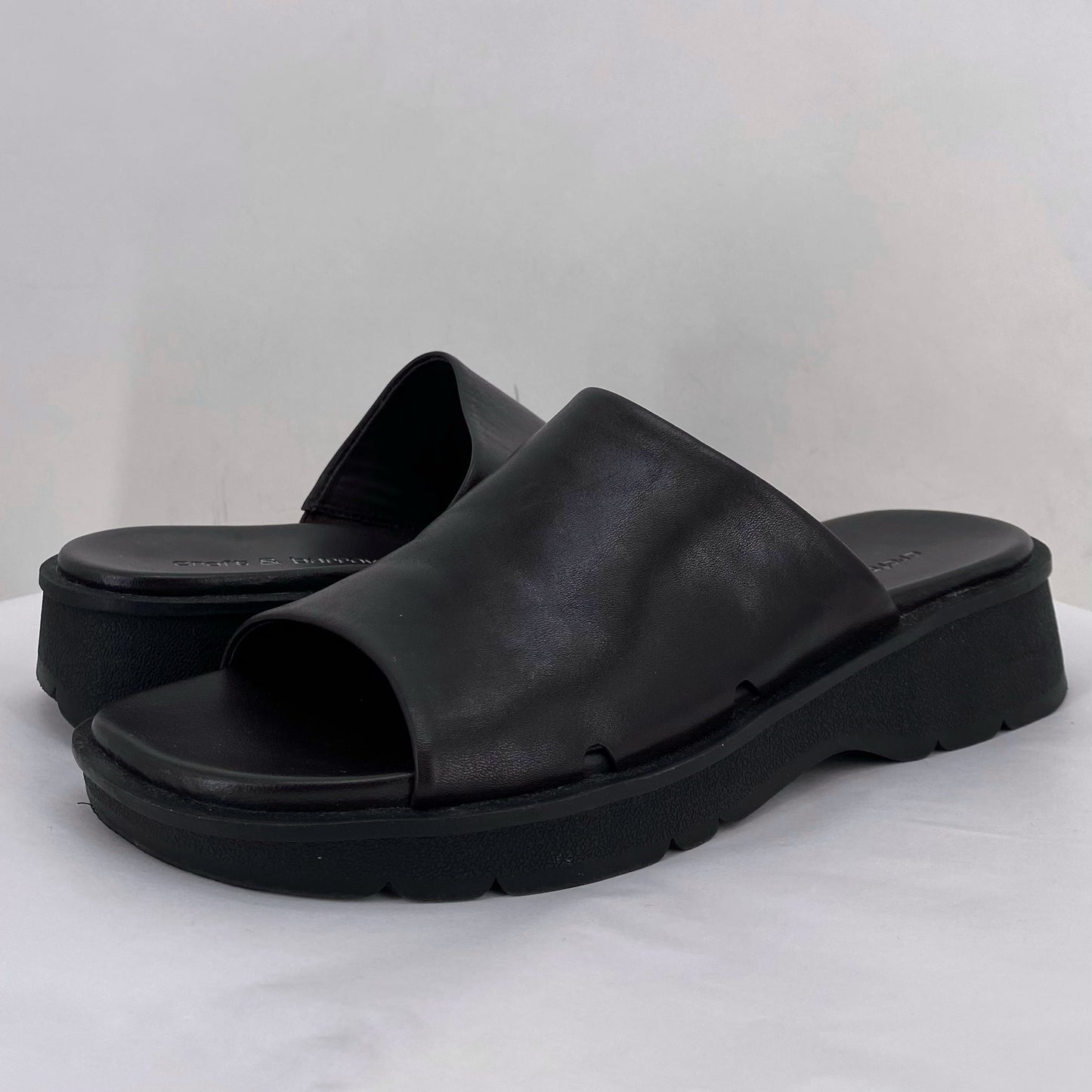 CHOCOLATE W Shoe Size 7 CROFT & BARROW Sandals