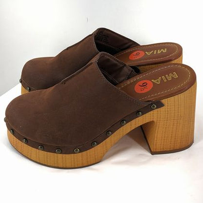 BROWN W Shoe Size 9.5 MIA Clog