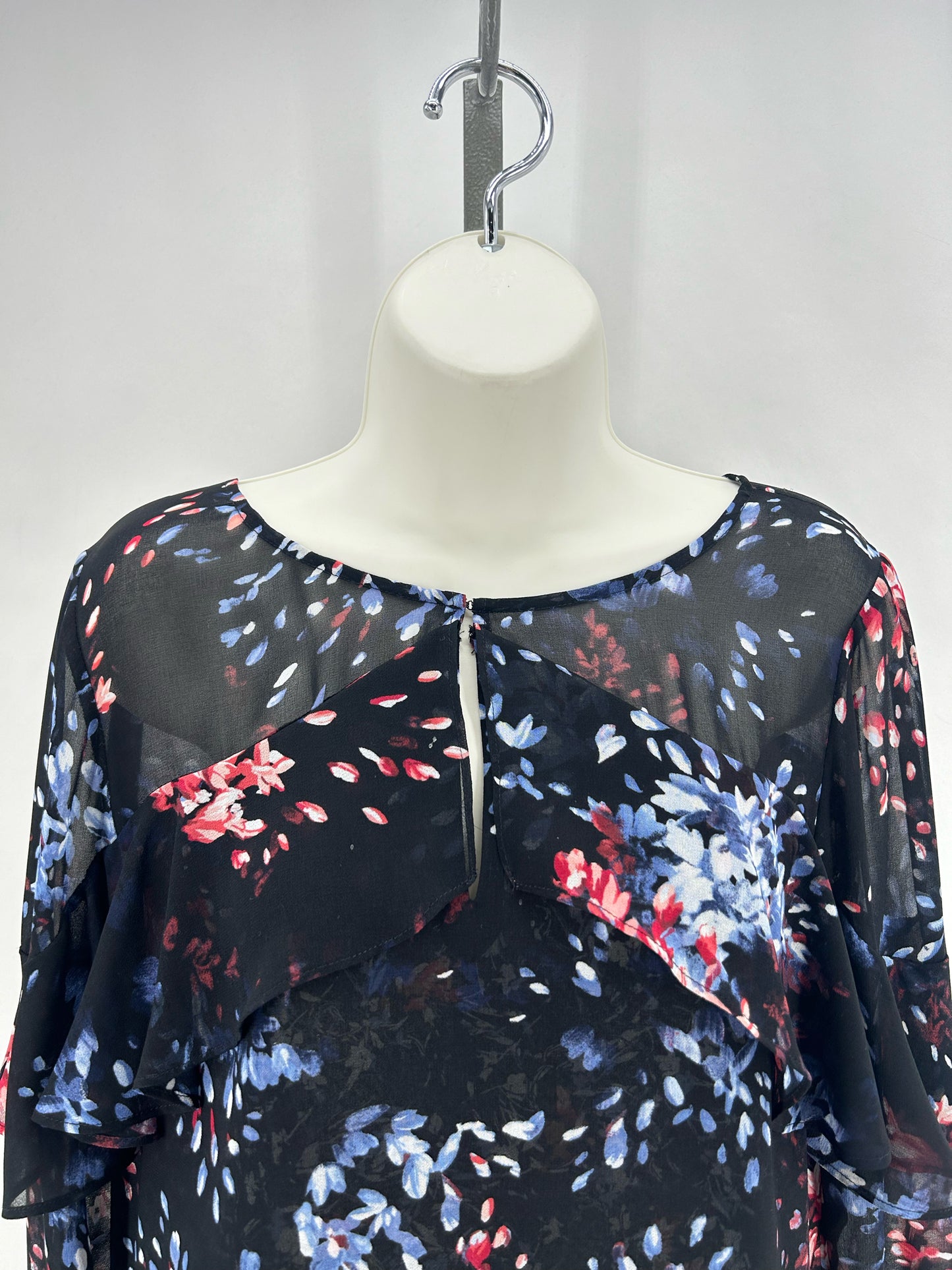 Size 4 WHITE HOUSE BLACK Floral Shirt