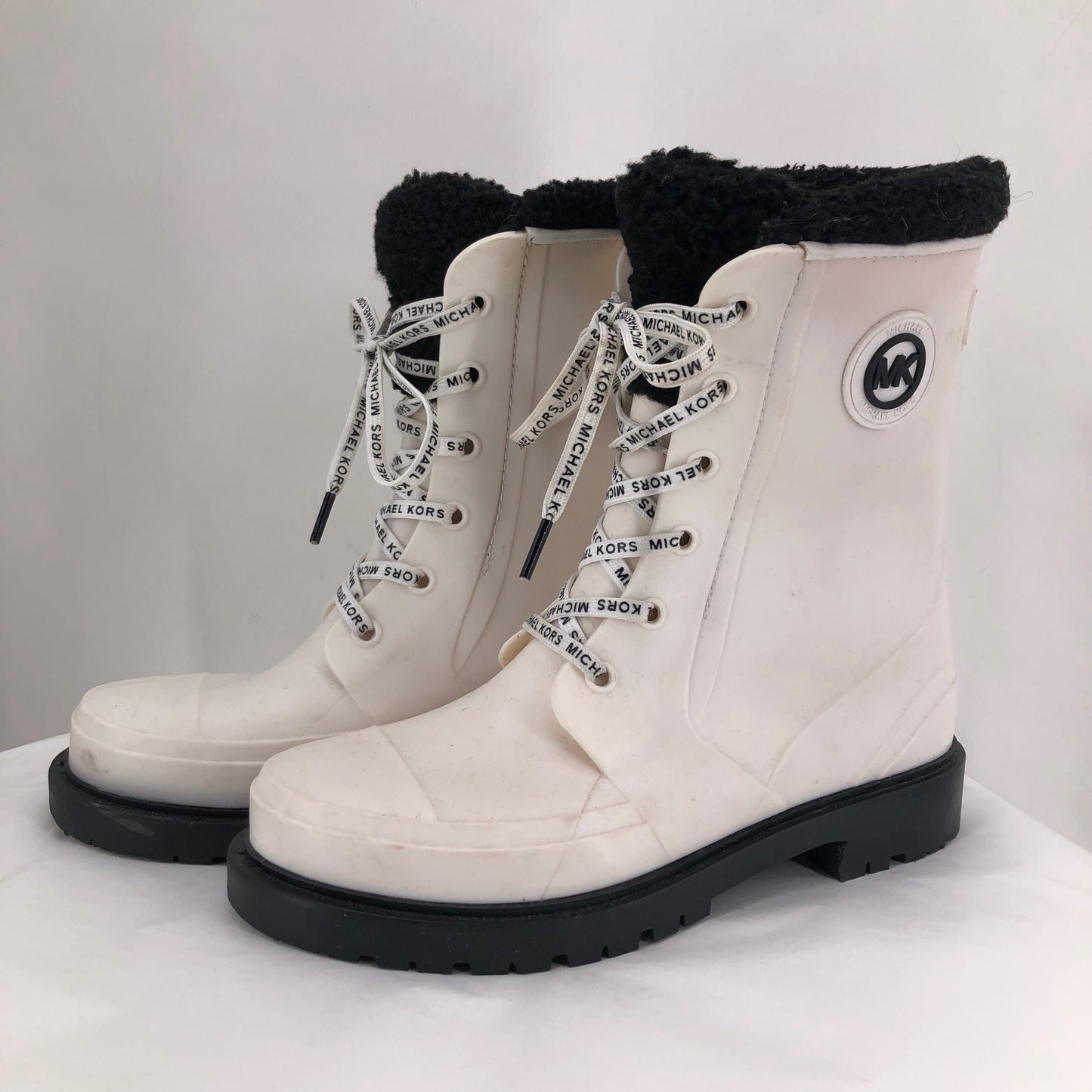 off white W Shoe Size 9.5 MICHAEL KORS Boots