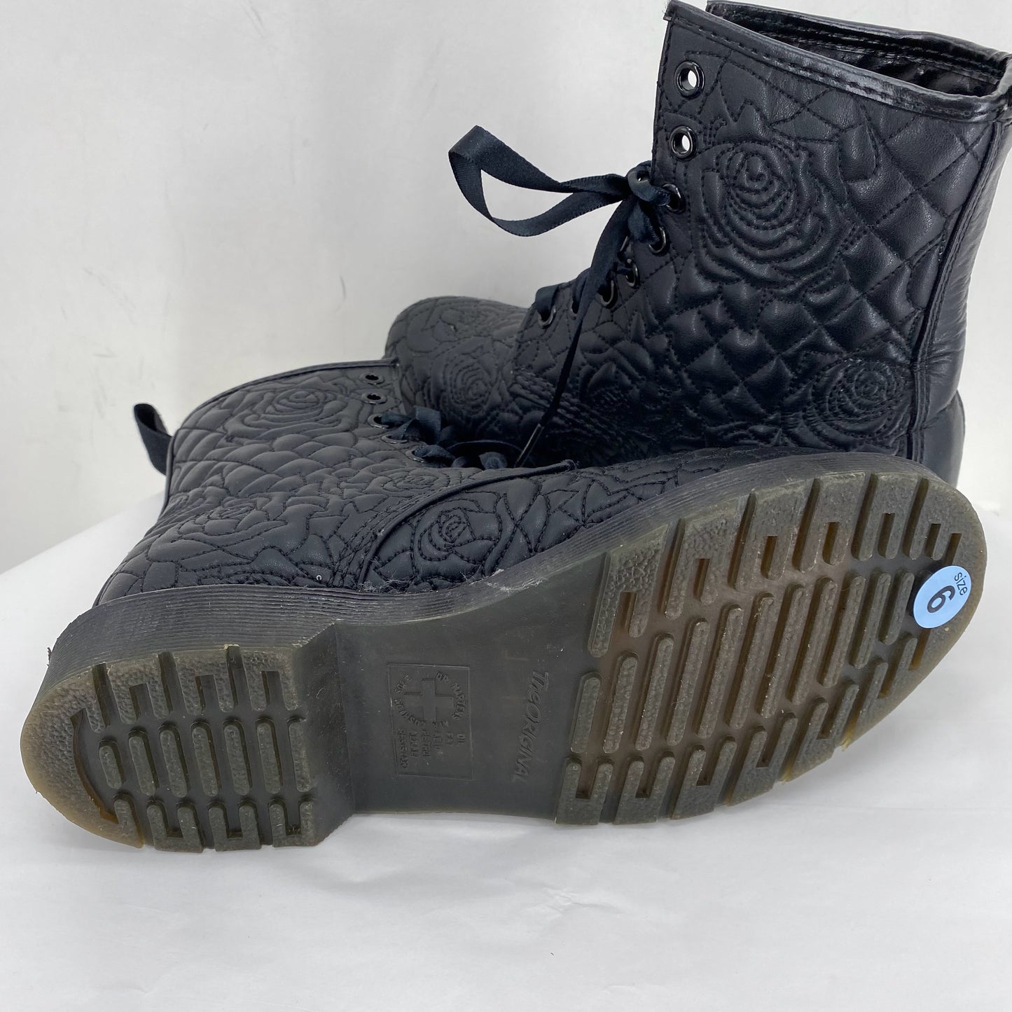 Black W Shoe Size 6 DR. MARTENS Boots