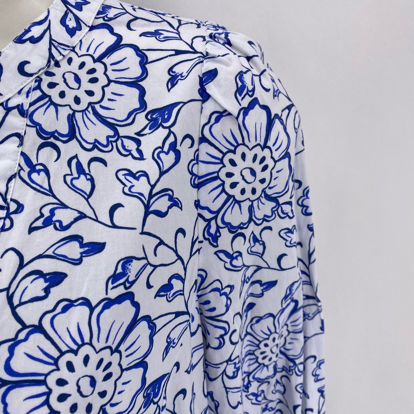 Size XS TUCKERNUCK FLOWERS Dress