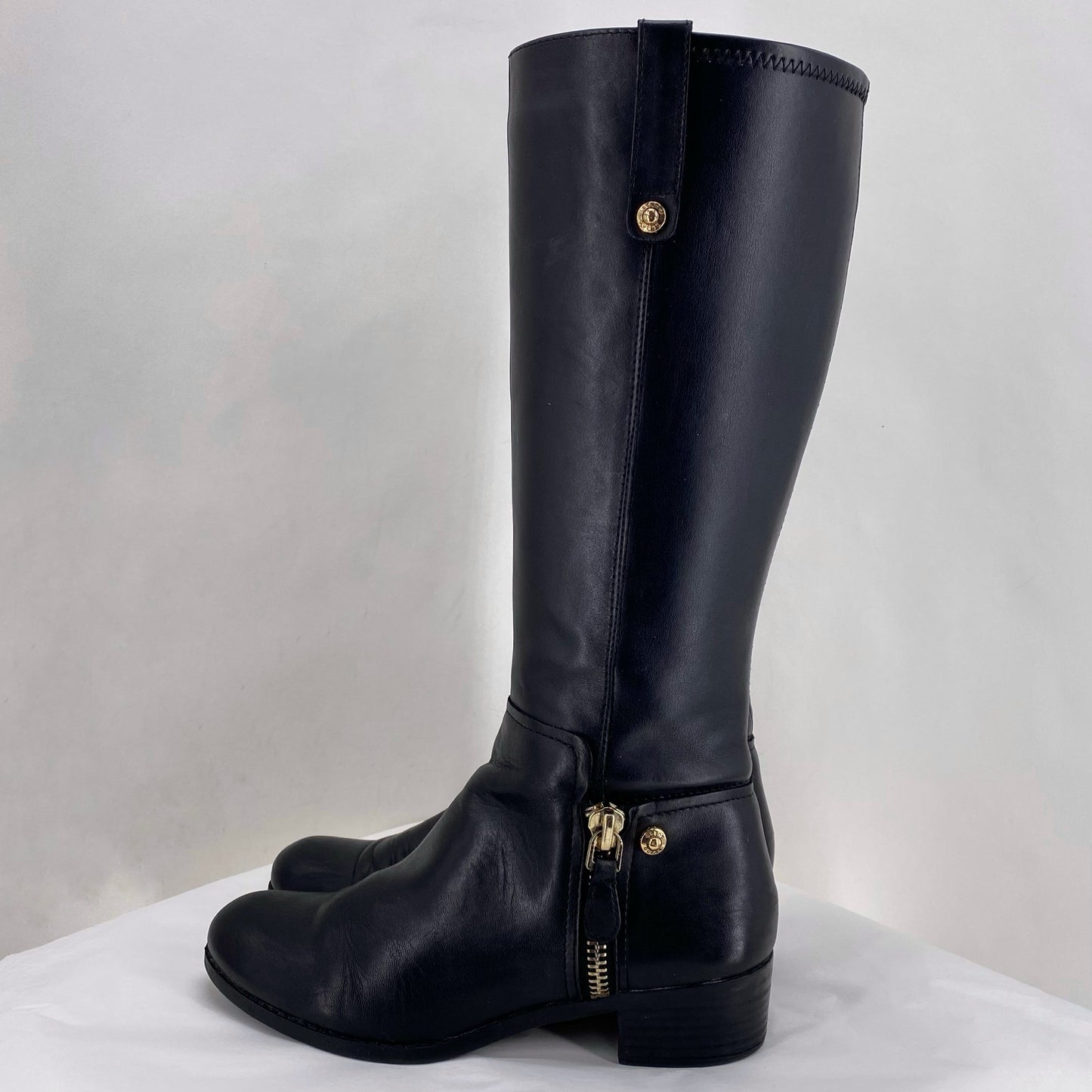 Black W Shoe Size 7 GUESS Boots