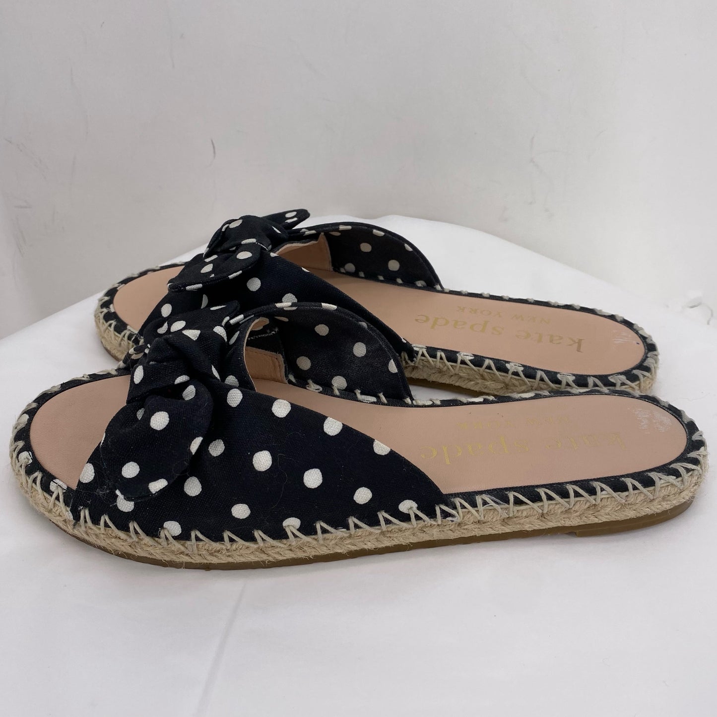BLACK/WHITE W Shoe Size 9 KATE SPADE Sandals