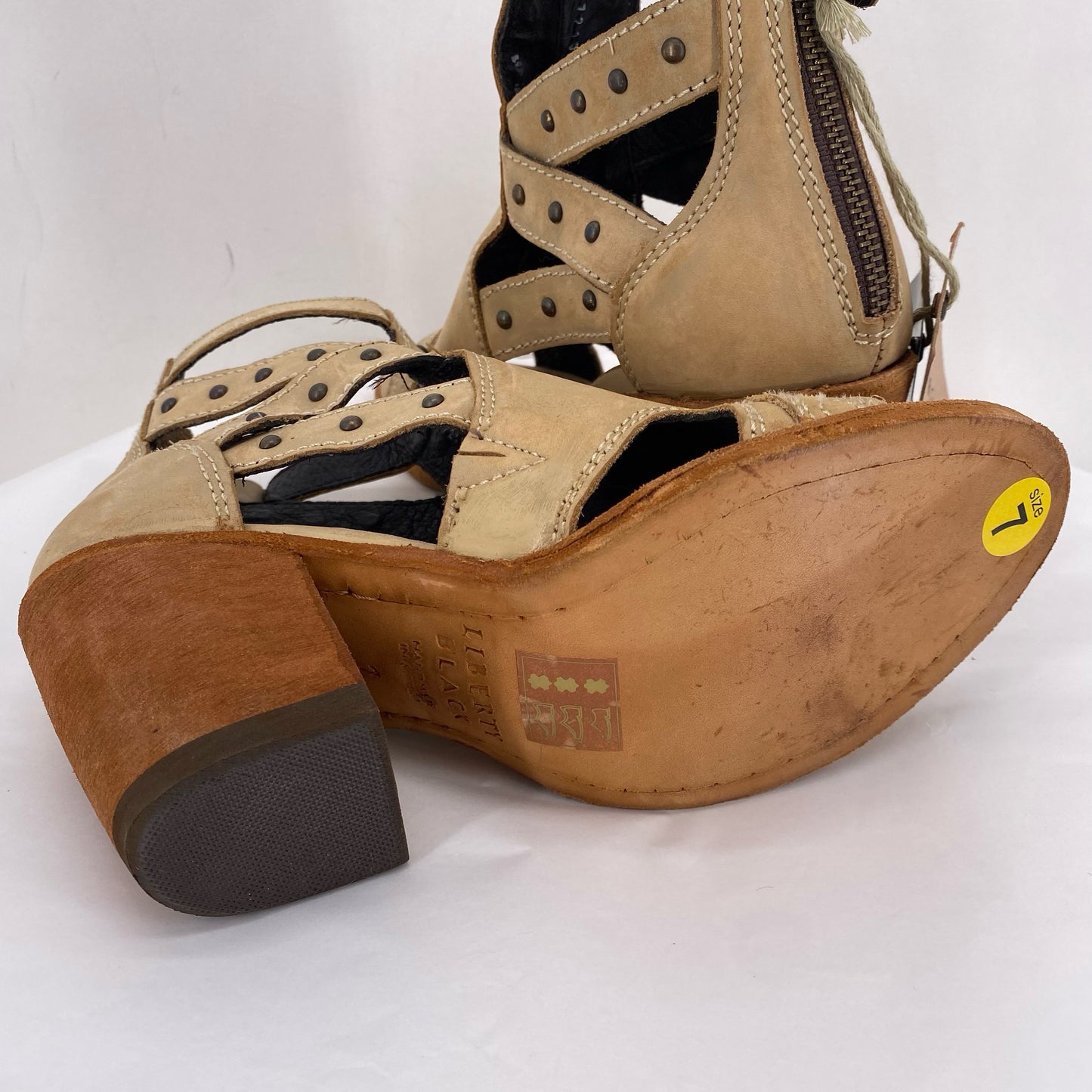 Beige W Shoe Size 7 Sandals