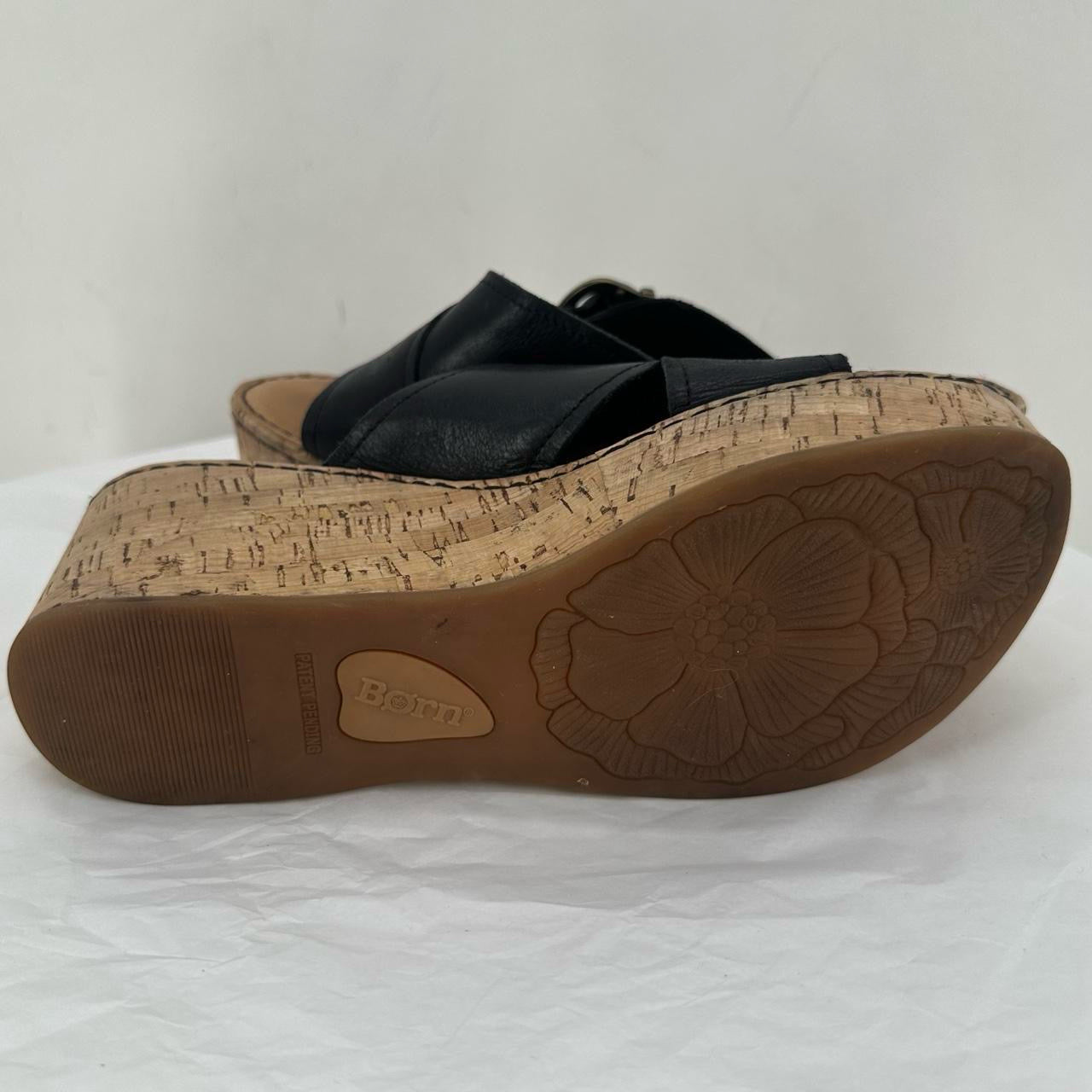 Black W Shoe Size 8 BORN Sandals