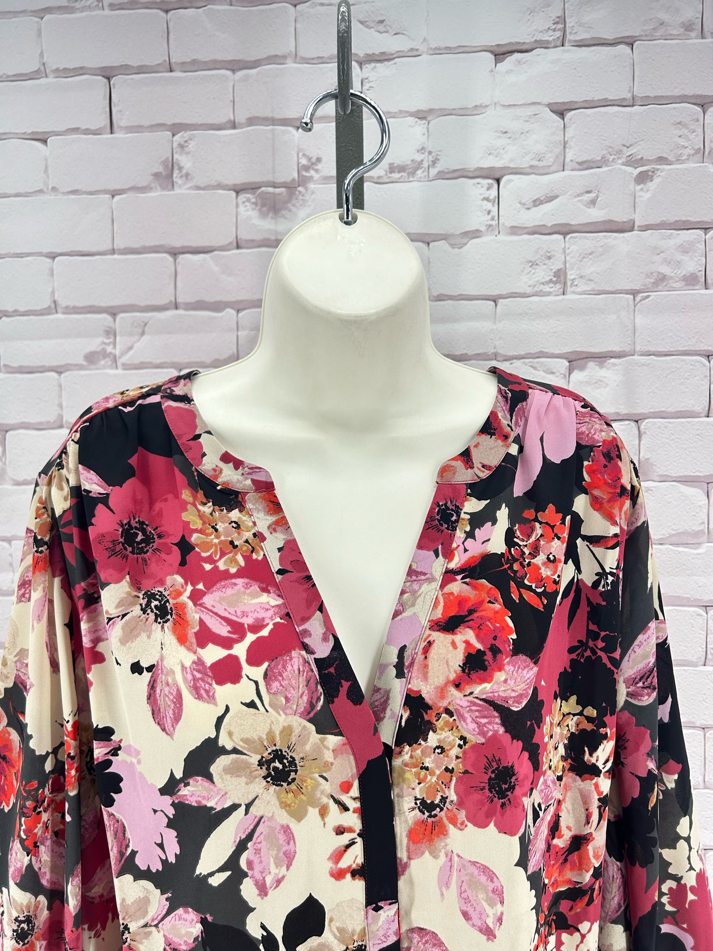Size 1X NYDJ FLOWERS Shirt