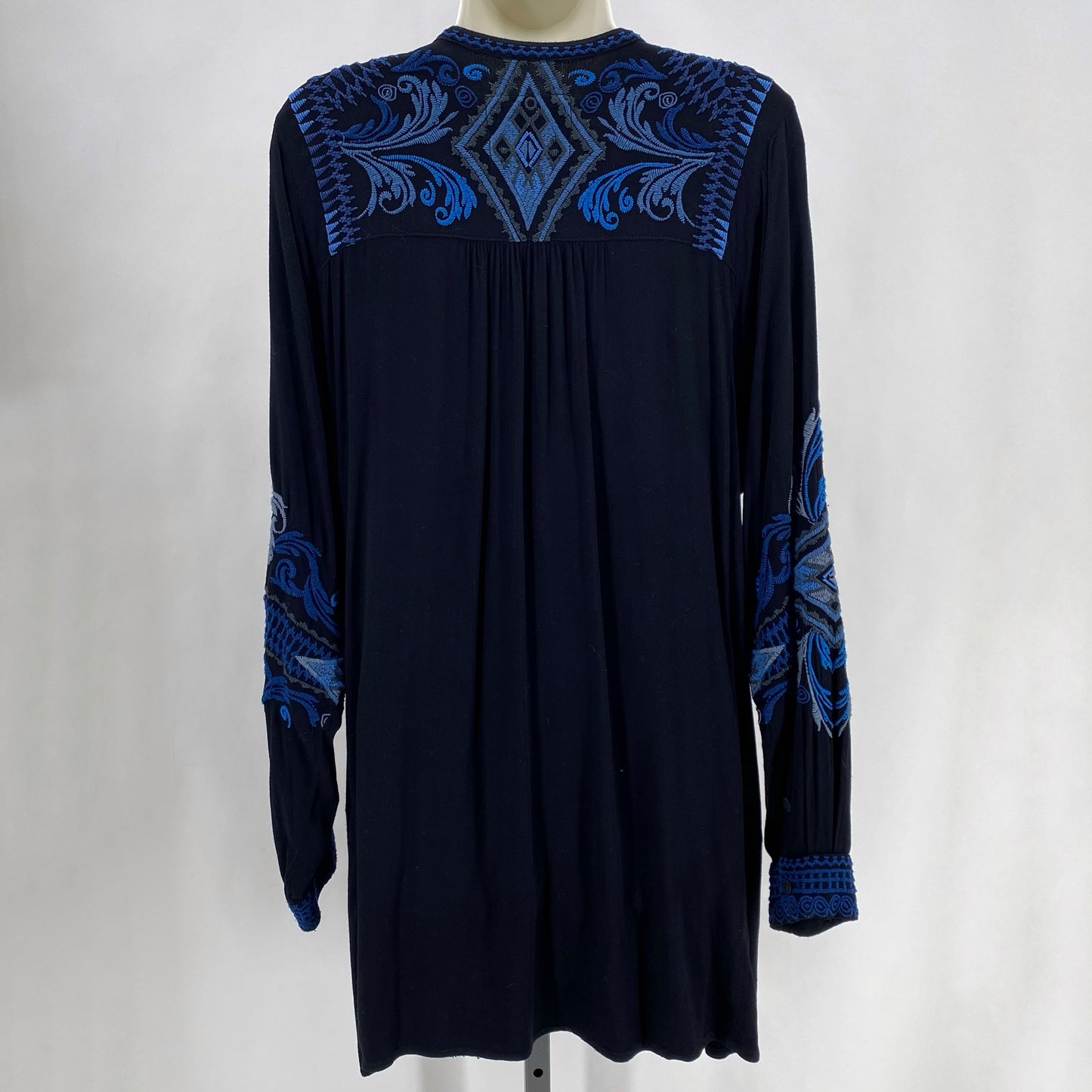 Size M JOHNNY WAS Dress