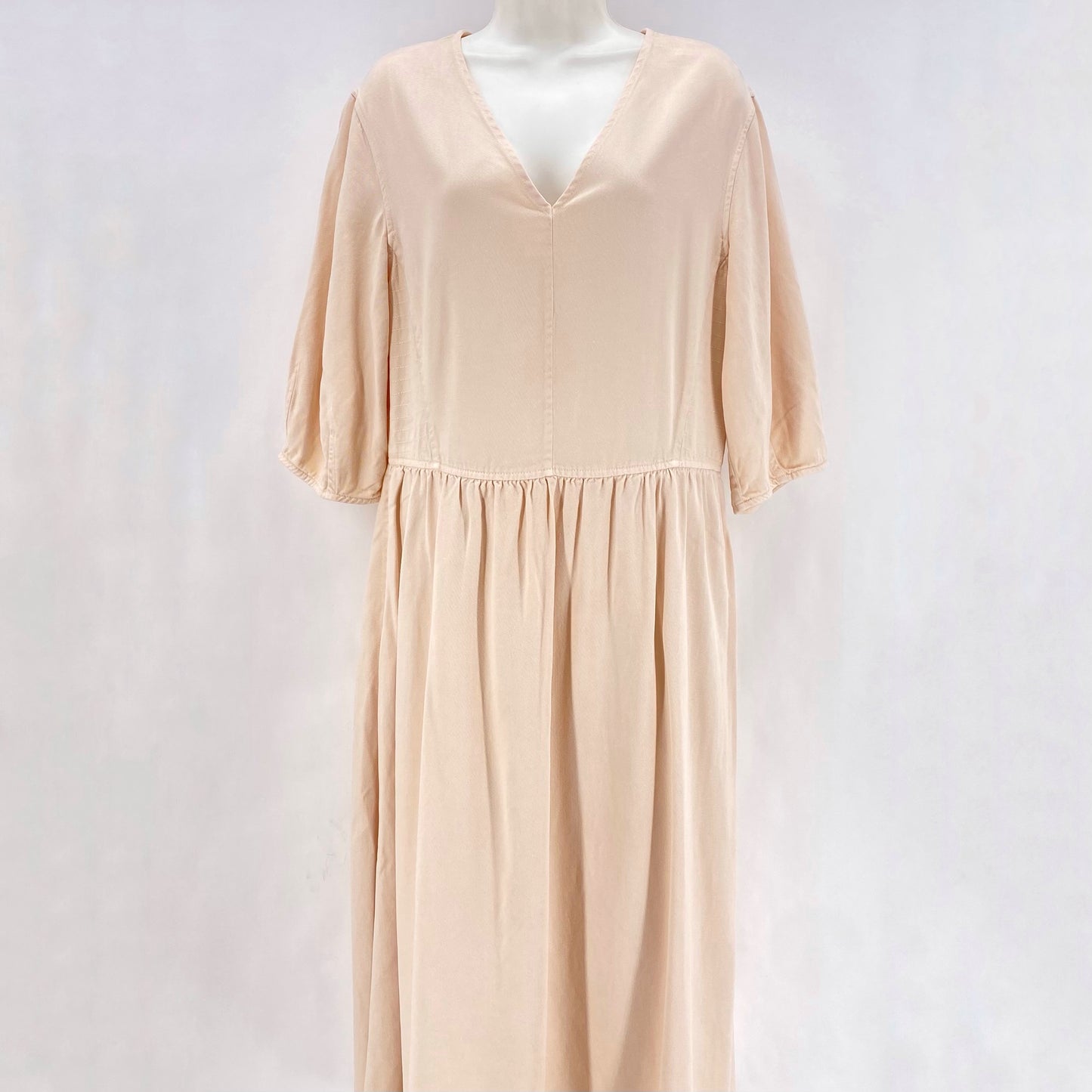 Size M EVERLANE Dress