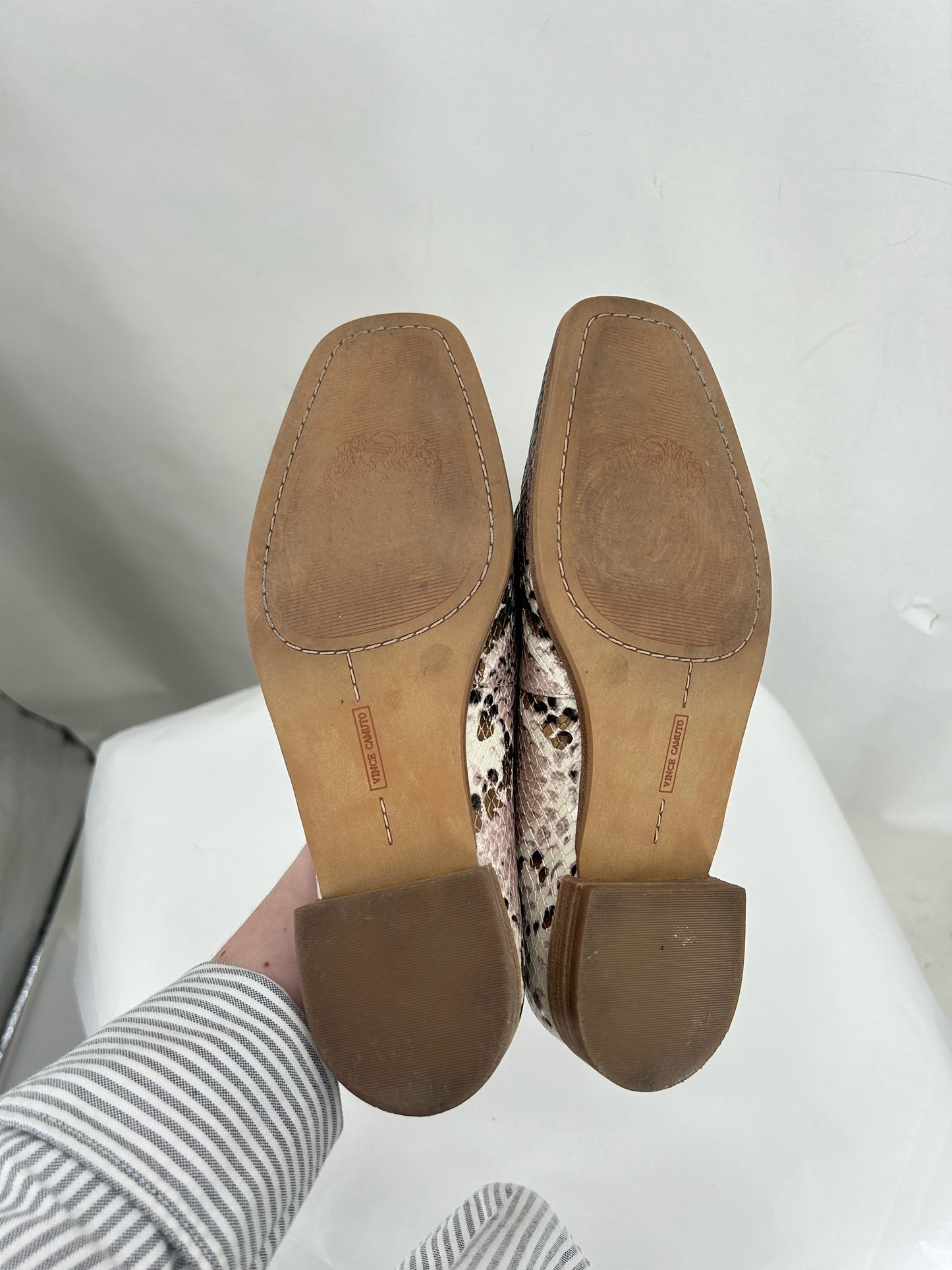 BROWN W Shoe Size 7 VINCE CAMUTO Loafer