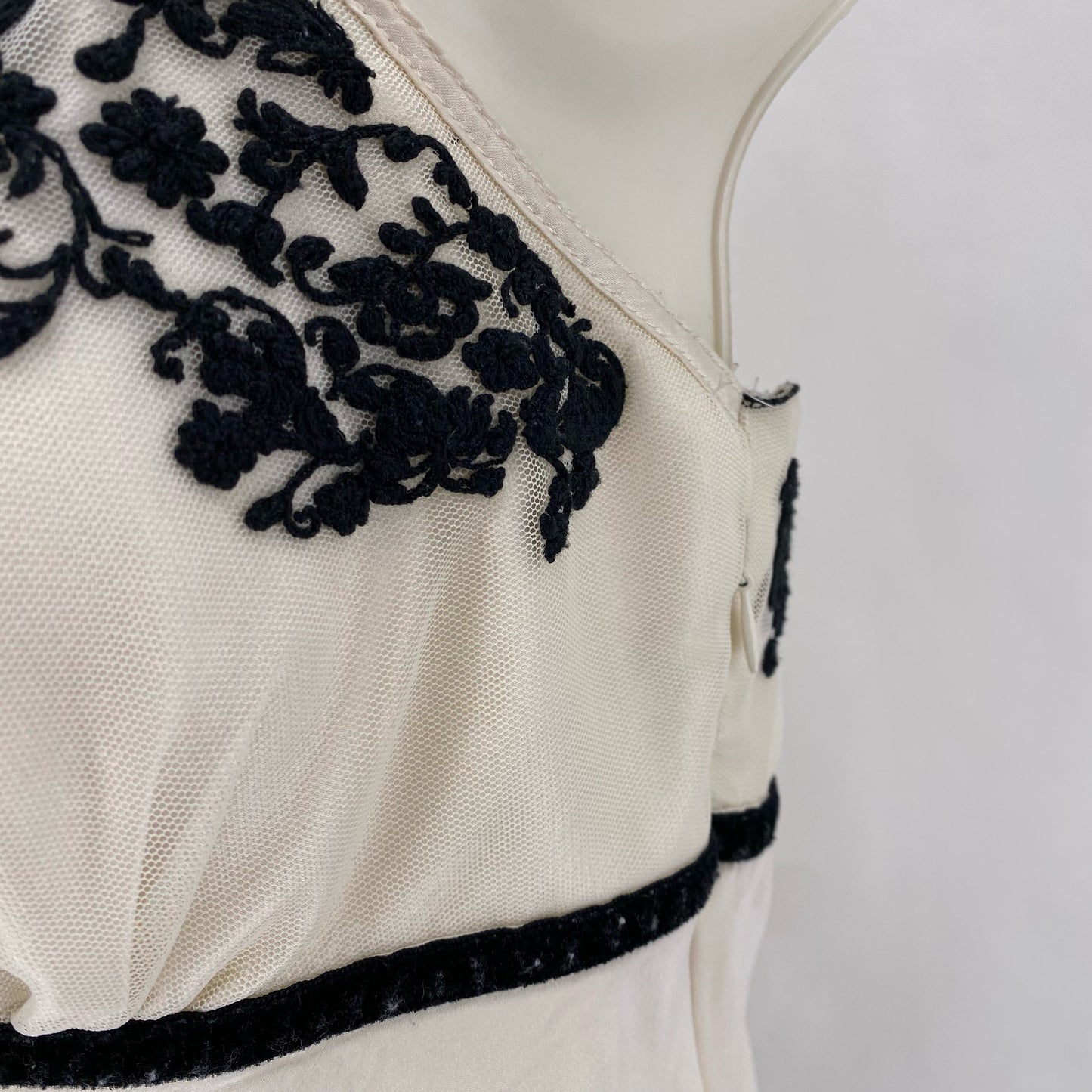 Size M WHITE HOUSE BLACK Silk Camisole