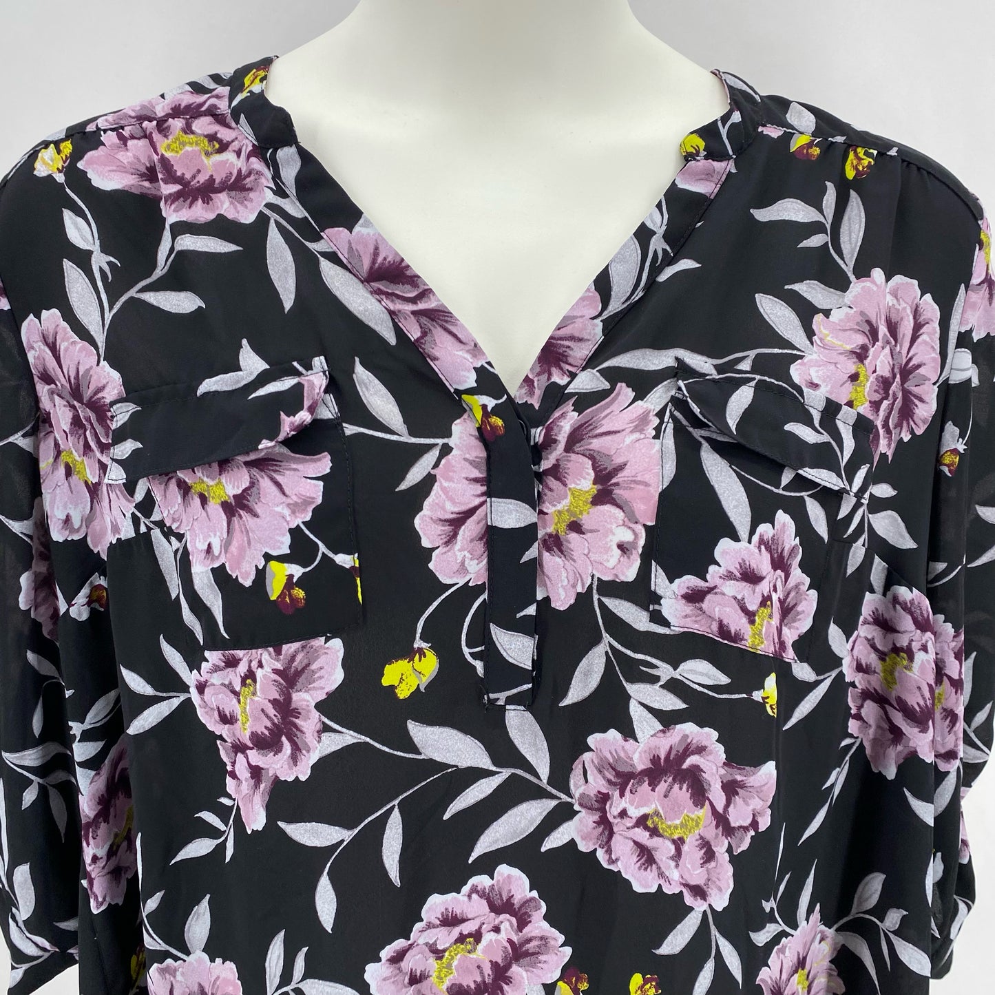 Size 1 TORRID FLOWERS Shirt