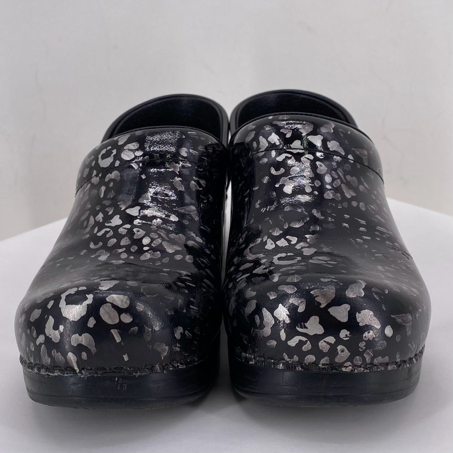 BLACK/SILVER W Shoe Size 36 DANSKO Clog