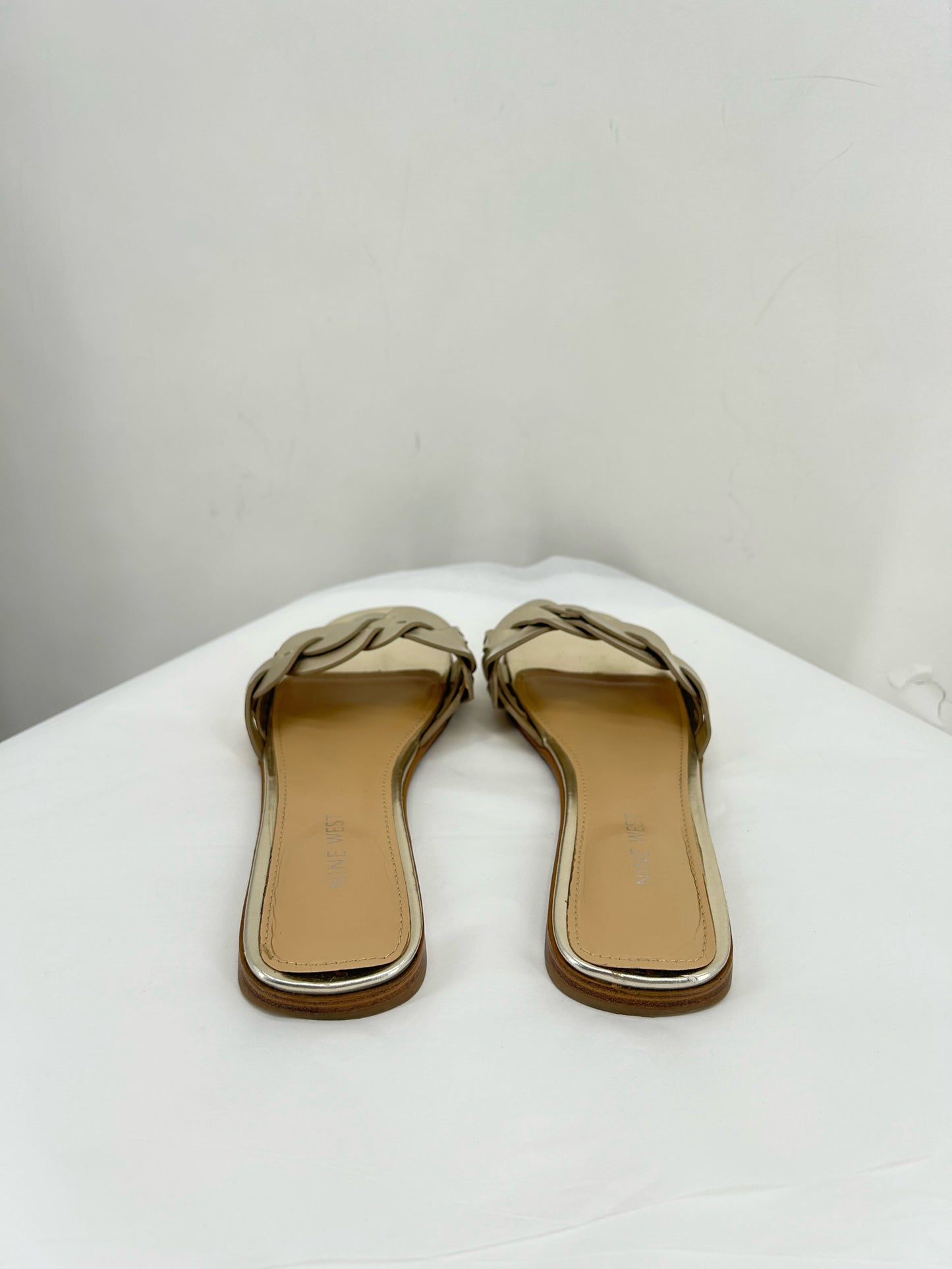 GOLD W Shoe Size 8 NINE WEST Sandals