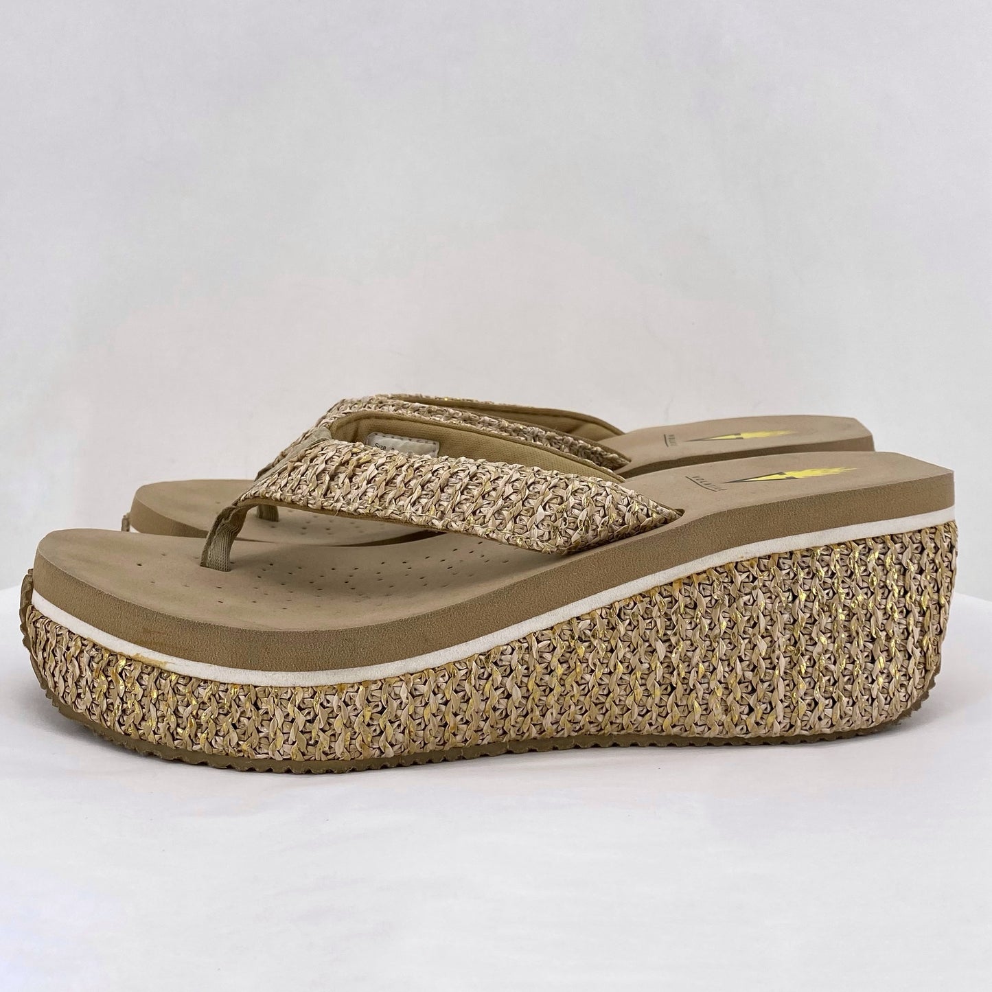 Tan W Shoe Size 9 VOLATILE Sandals