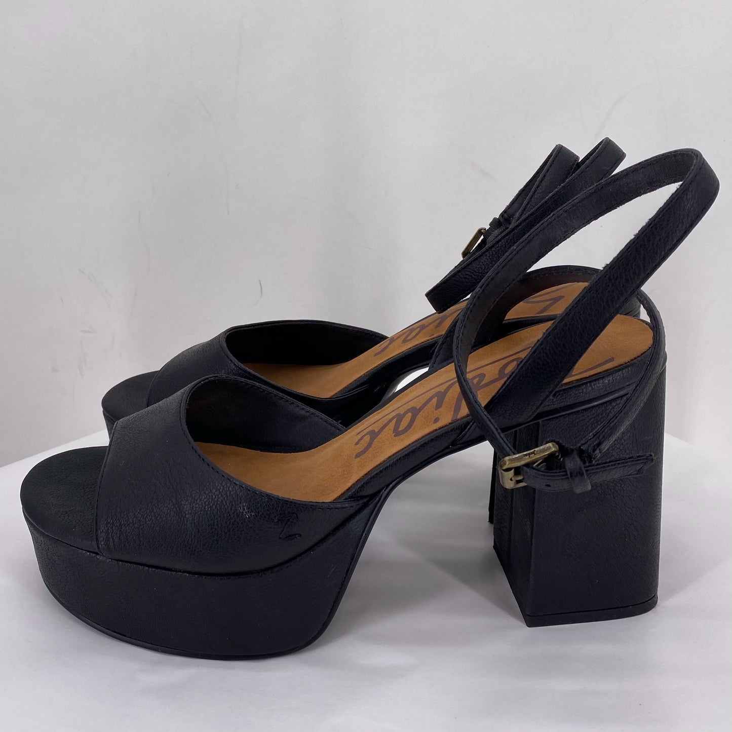 Black W Shoe Size 8.5 ZODIAC Heels