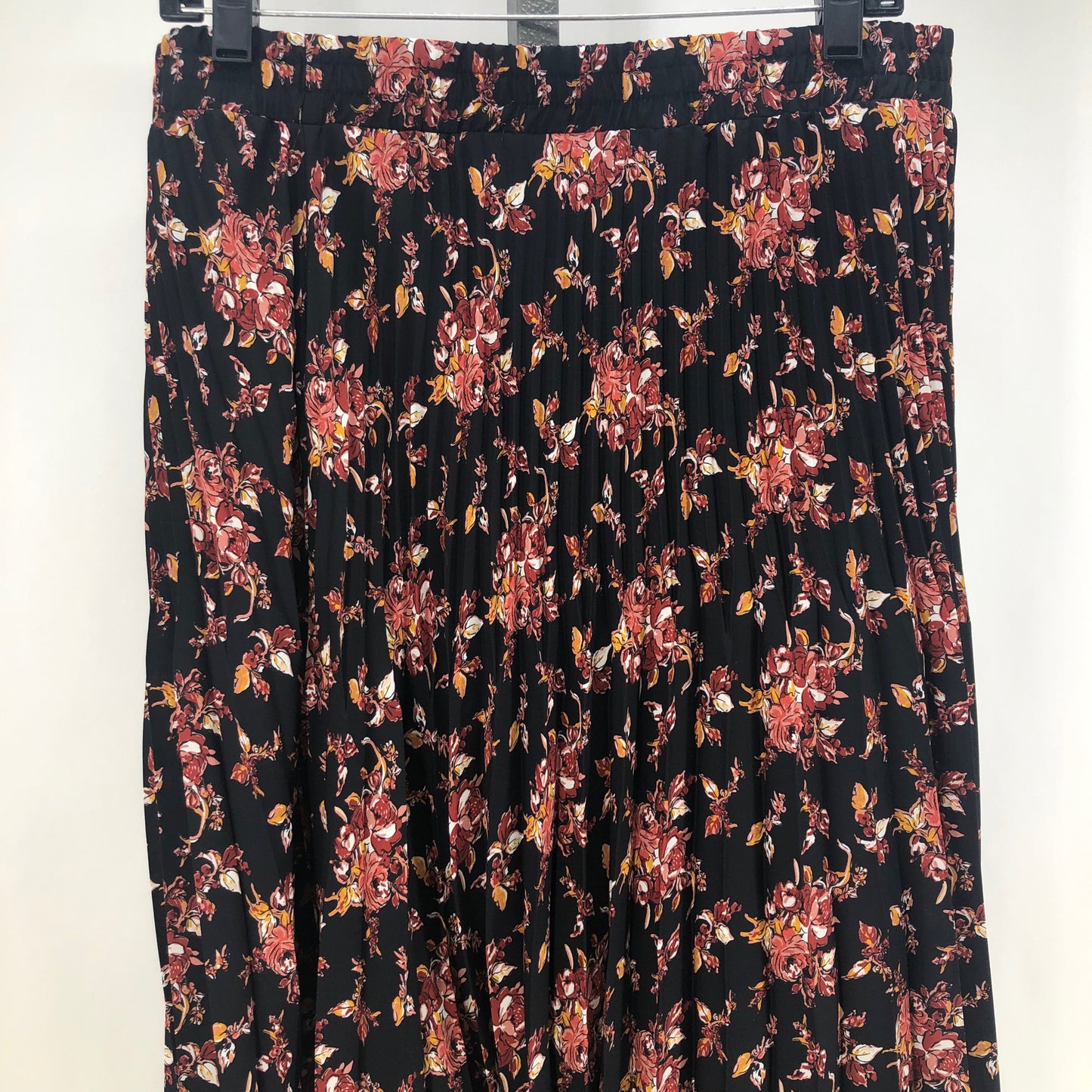 Size L NO TAG FLOWERS Skirt
