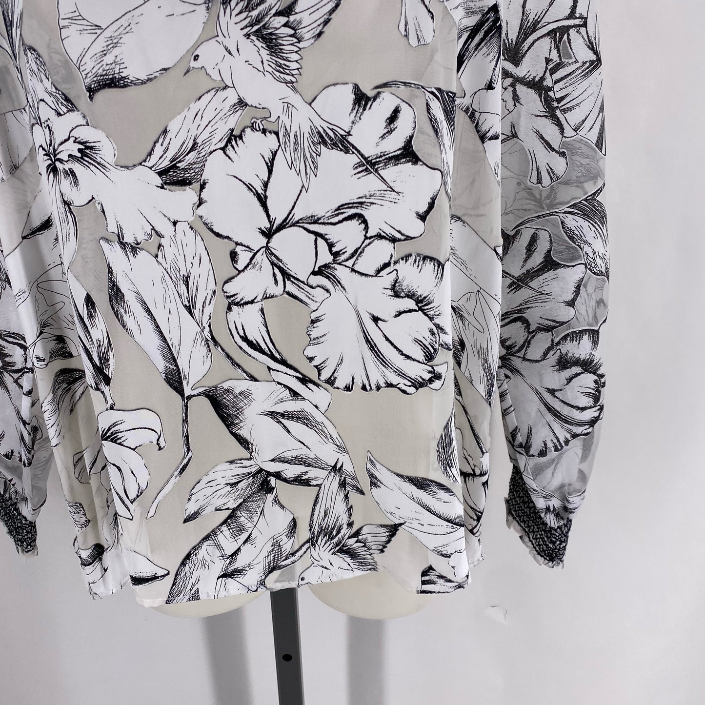 Size M WHITE HOUSE BLACK Floral Shirt