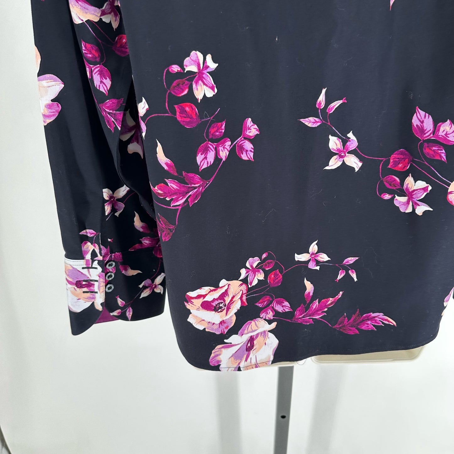 Size 1 CHICO'S FLOWERS Shirt