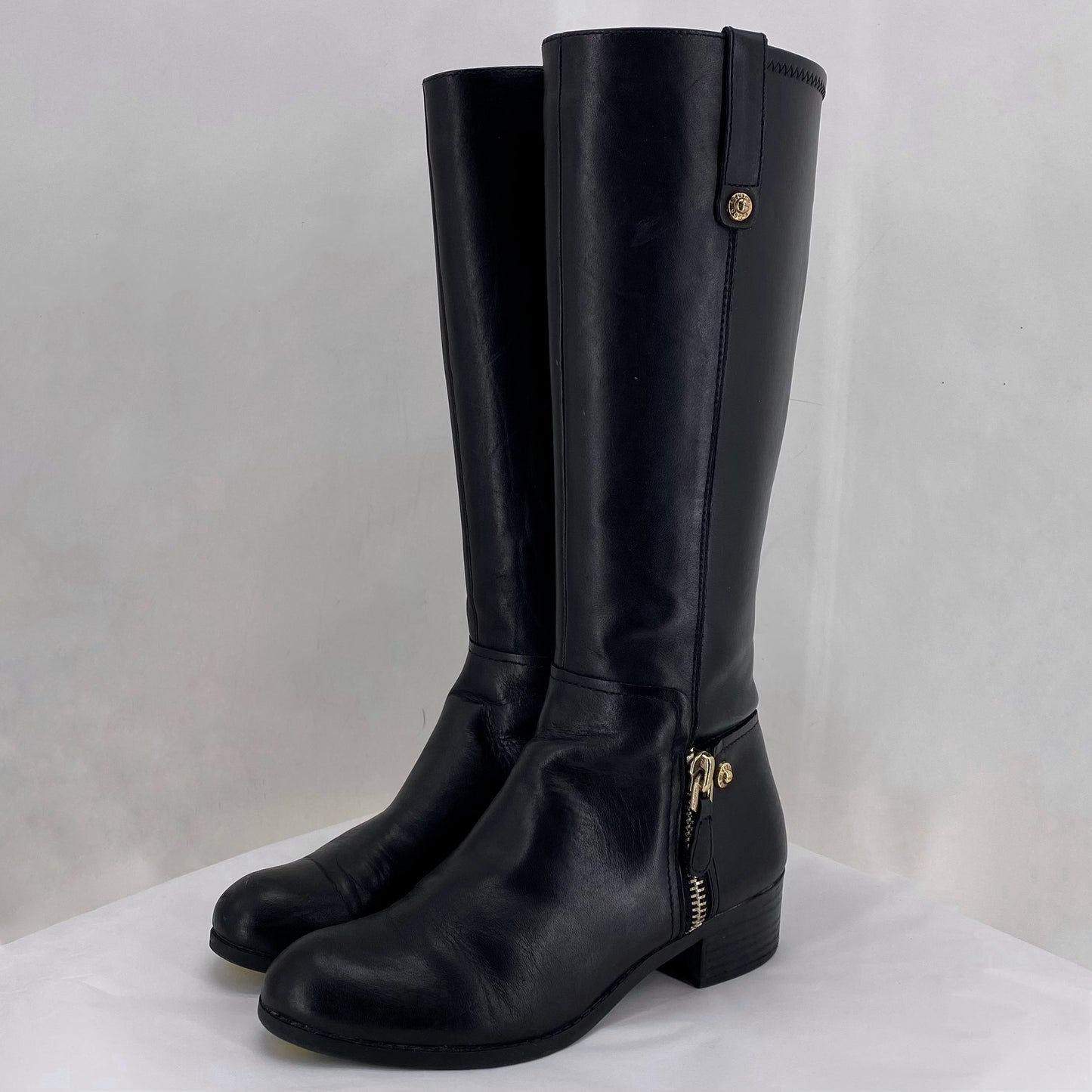 Black W Shoe Size 7 GUESS Boots