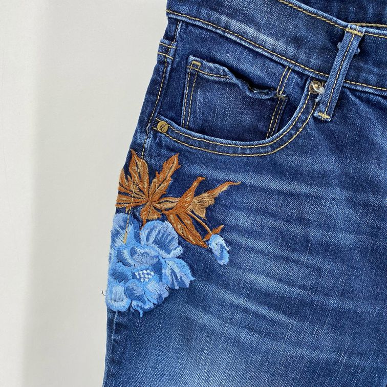 Size 27 driftwood Floral Jeans