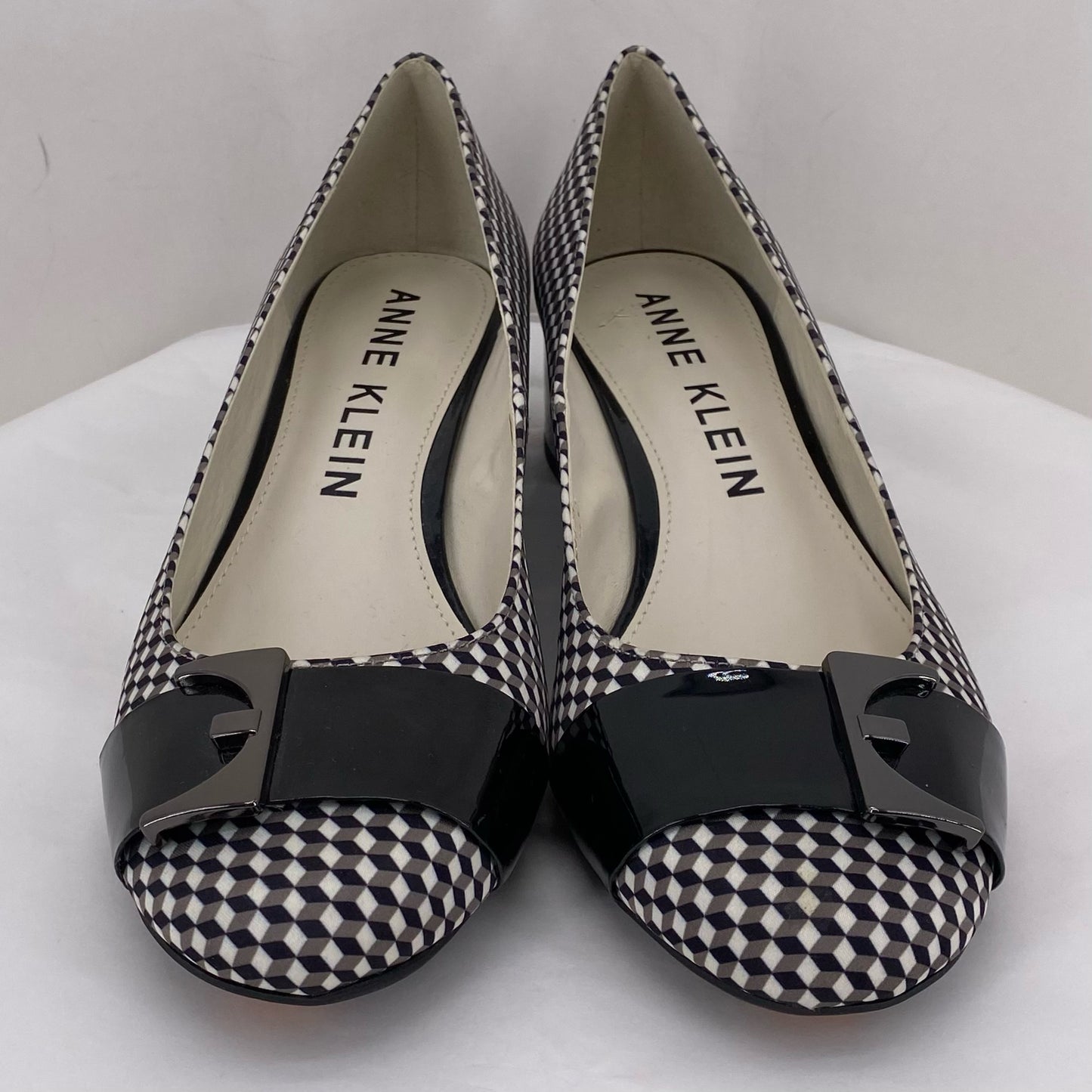 BLACK/WHITE W Shoe Size 8.5 ANNE KLEIN Pumps