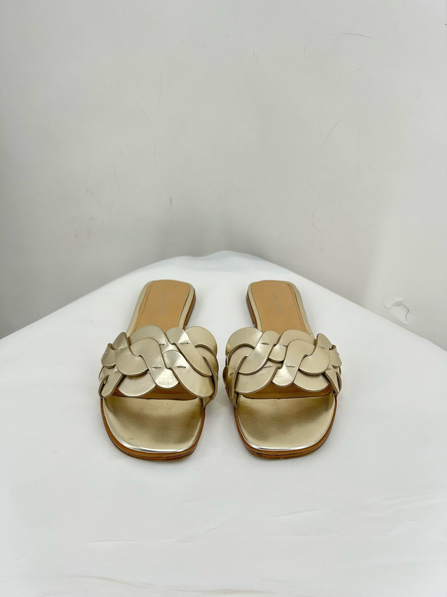 GOLD W Shoe Size 8 NINE WEST Sandals