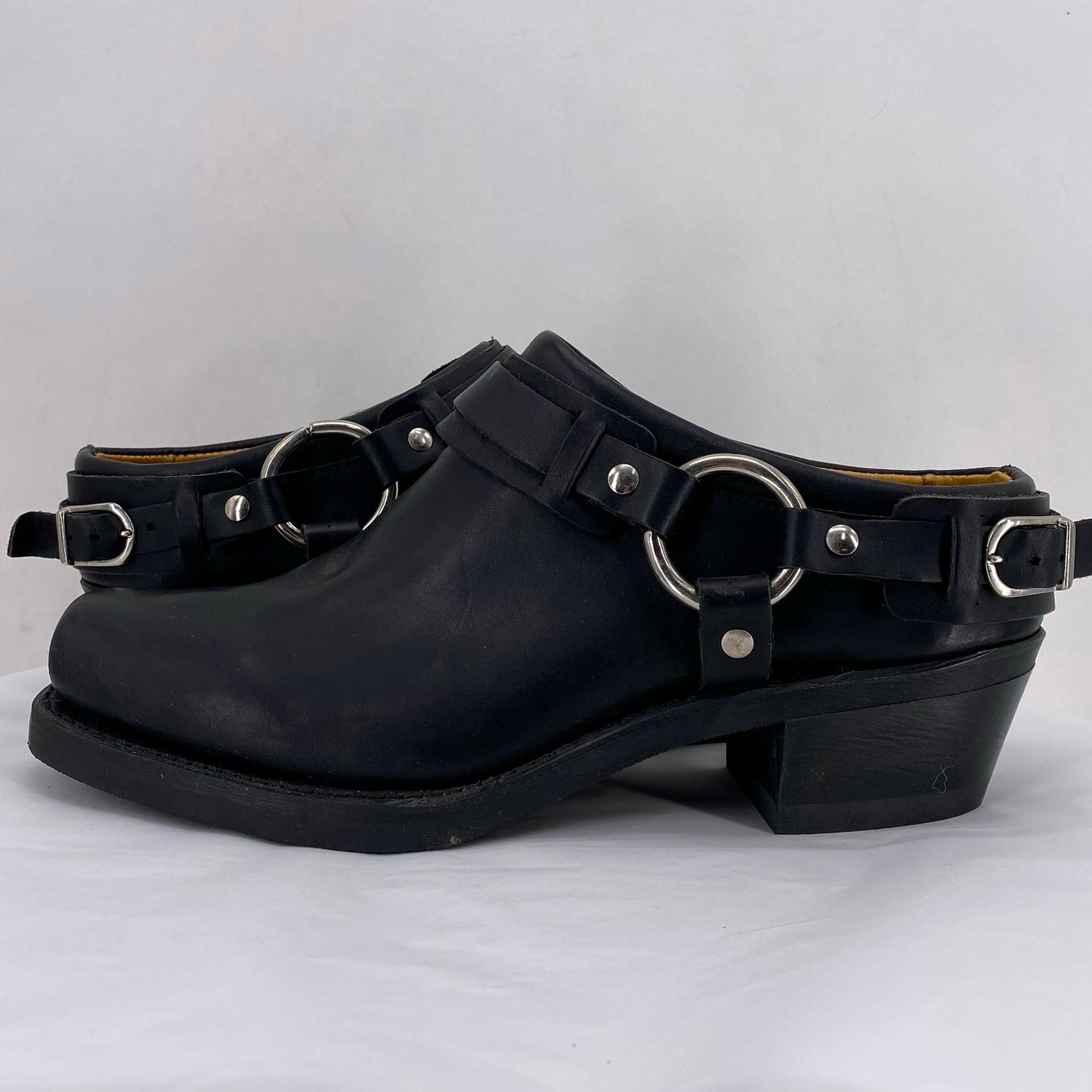 Black W Shoe Size 9.5 FRYE shooties/booties