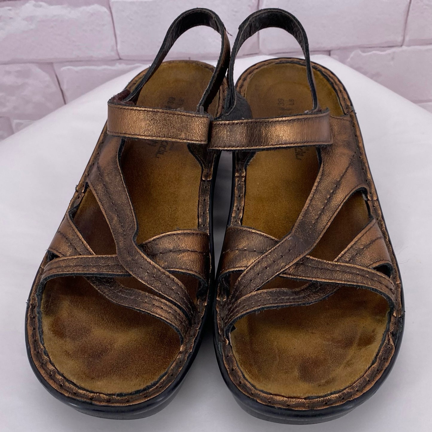 GOLD W Shoe Size 39 NAOT Sandals