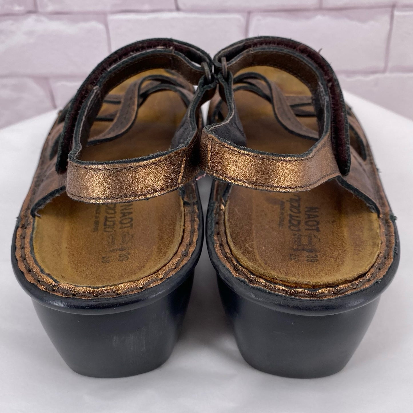 GOLD W Shoe Size 39 NAOT Sandals