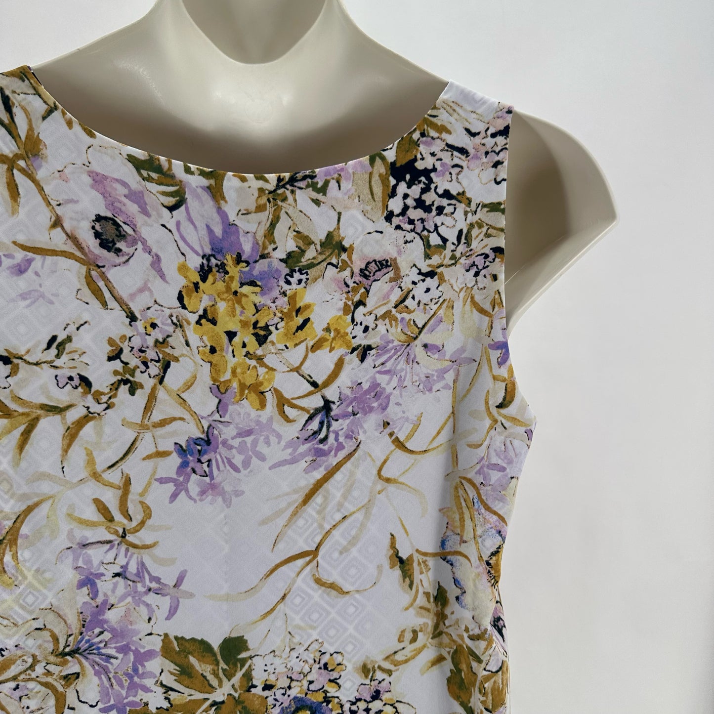 Size 2 CHICO'S FLOWERS Shirt