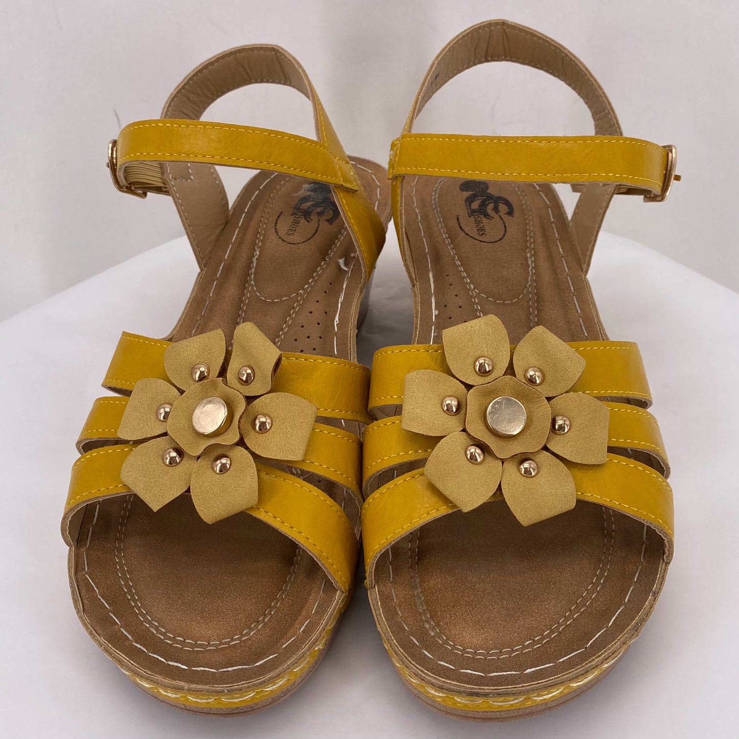 Yellow W Shoe Size 10 Sandals